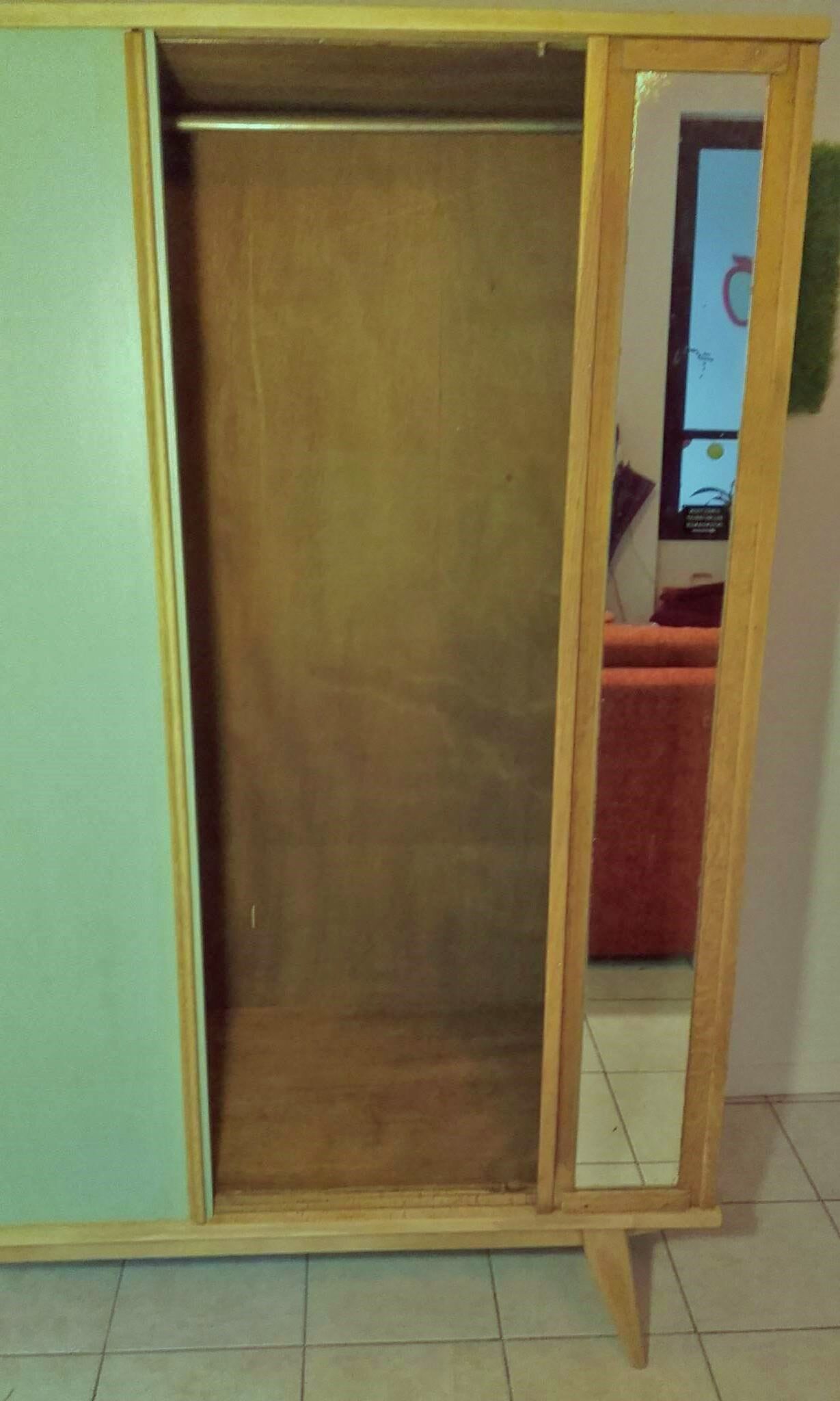 Armoire vintage pieds compas