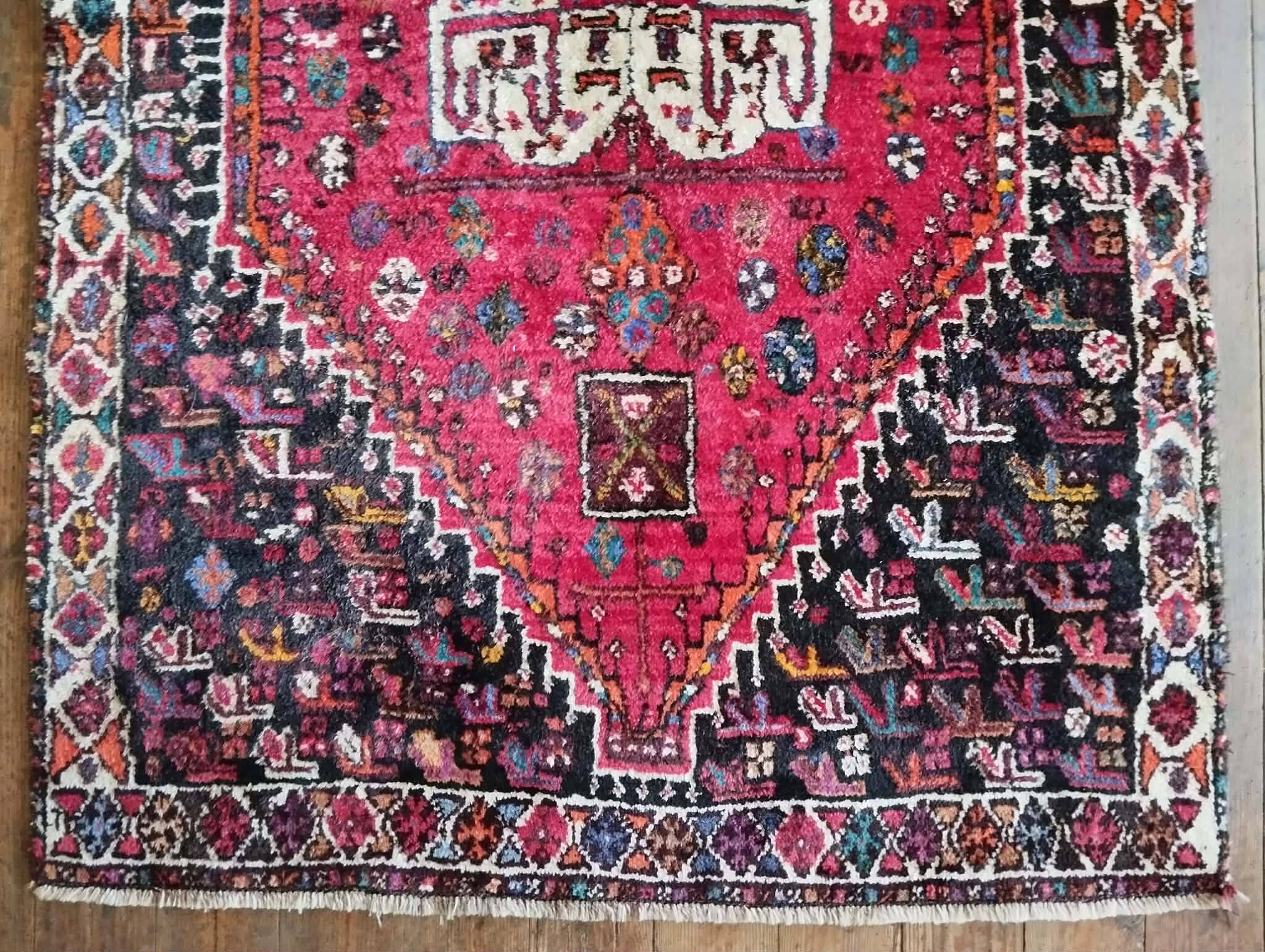 Handmade Persian Shiraz rug 168x111cm