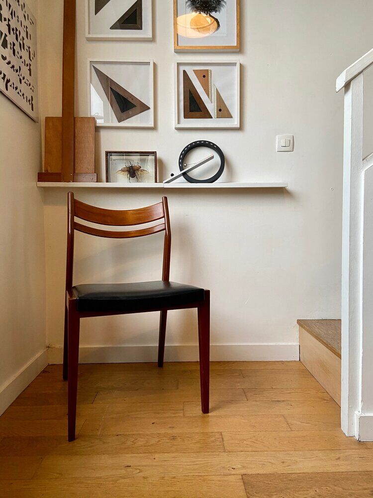 Chaise scandinave en teck et skaï noir
