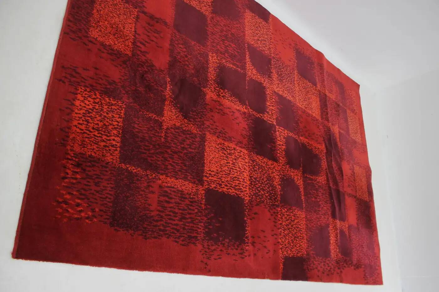 Tapis / moquette géométrique abstrait de style mid-century, années 1970 / Tchécoslovaquie