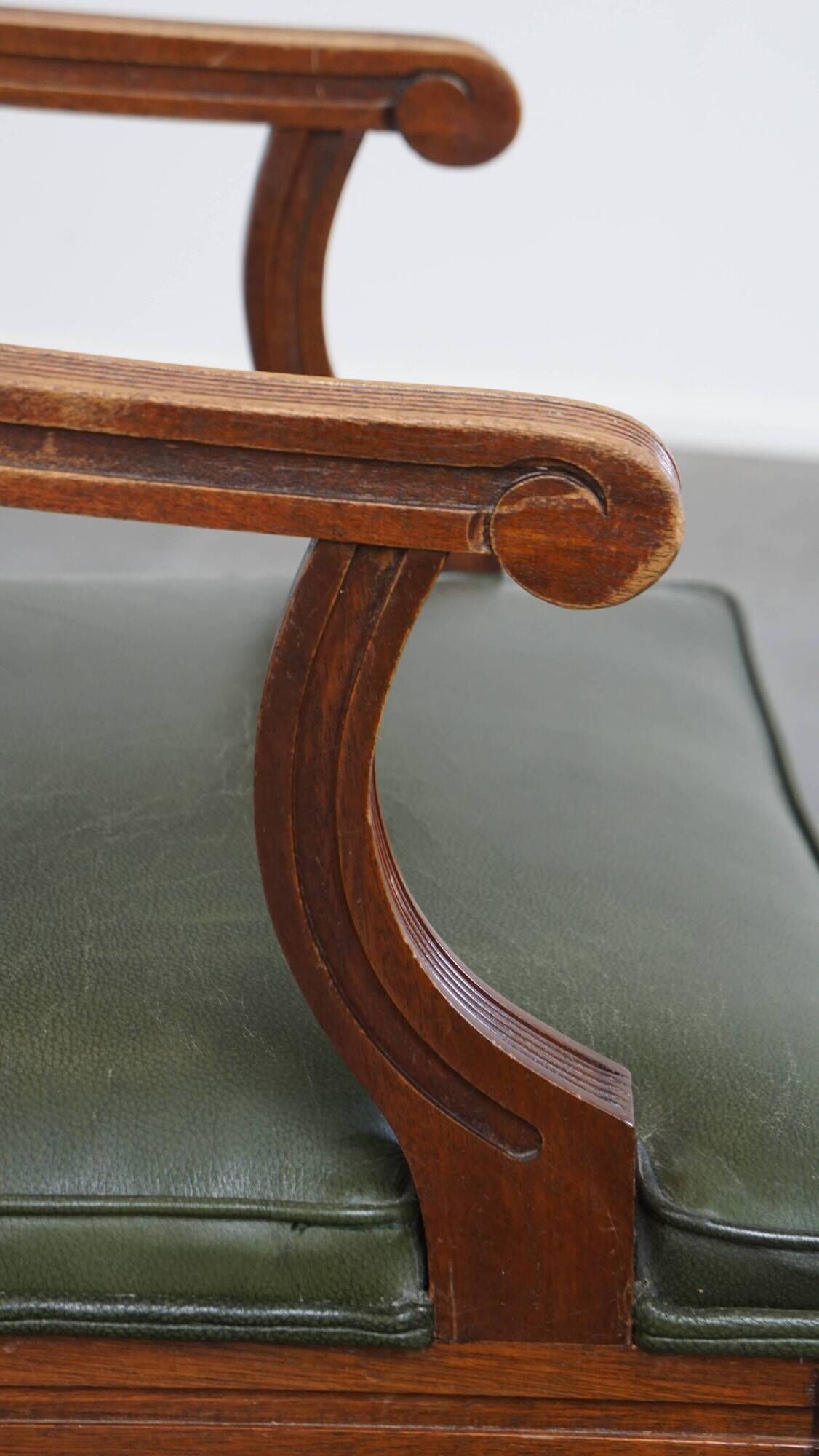 English-Style Office Chair in Cowhide Leather on Wheels Combined with Wood