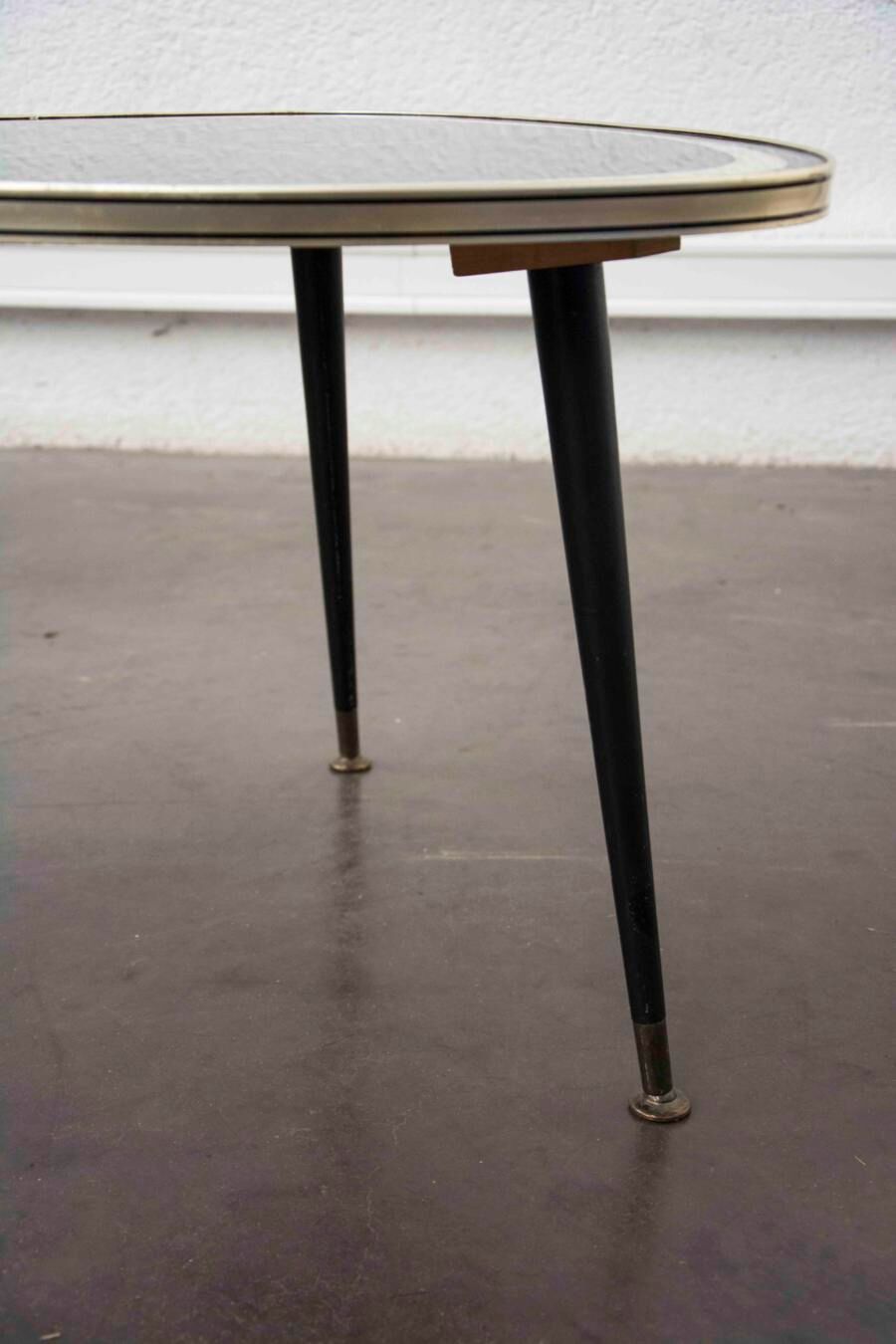Tripod table