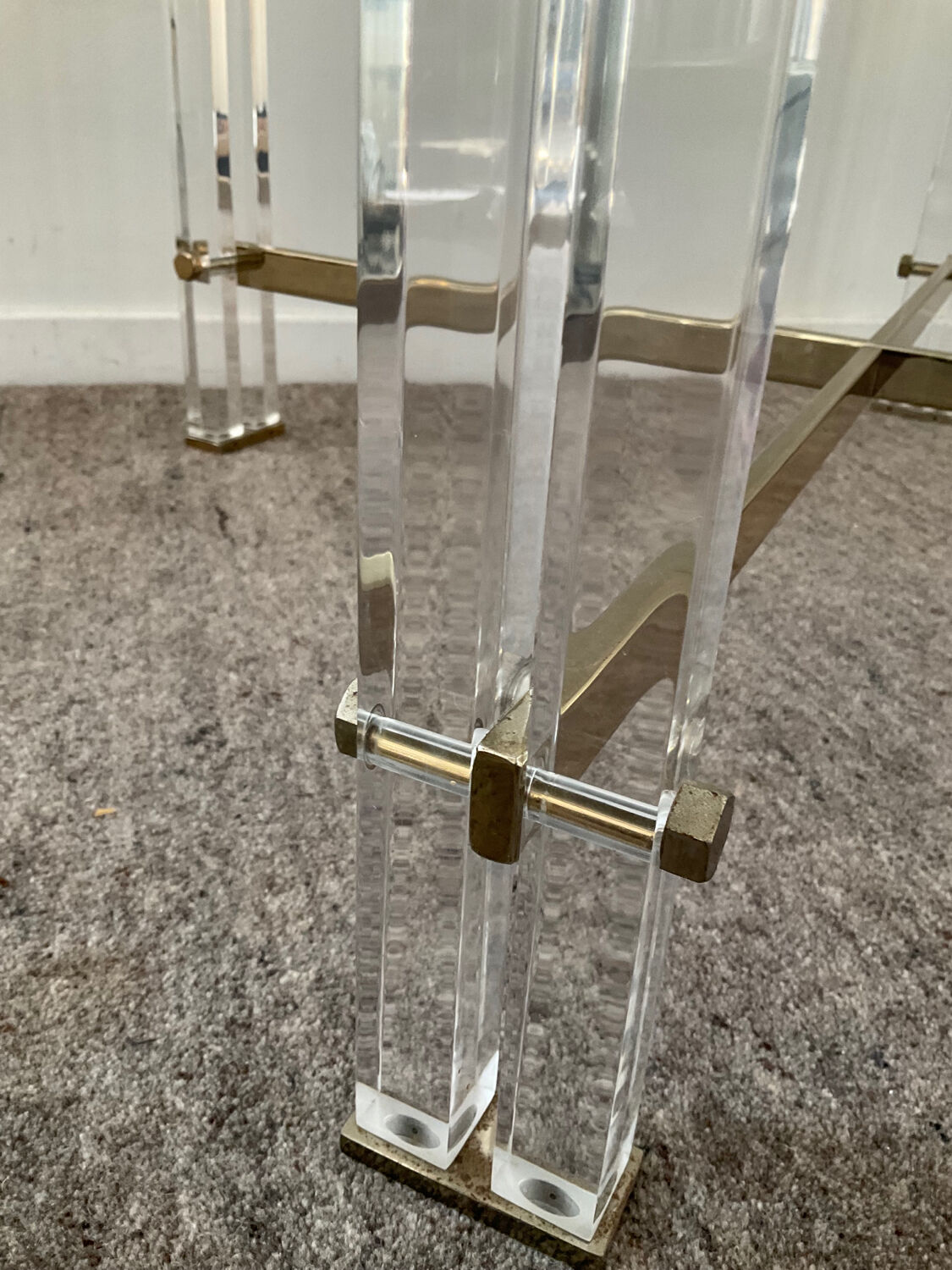 Vintage coffee table in lucite and brass 60s-70s