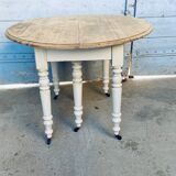 Round table with flap and extension