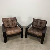 Living room sofa and brutalist armchairs in leather and wood, 70s, chalet style