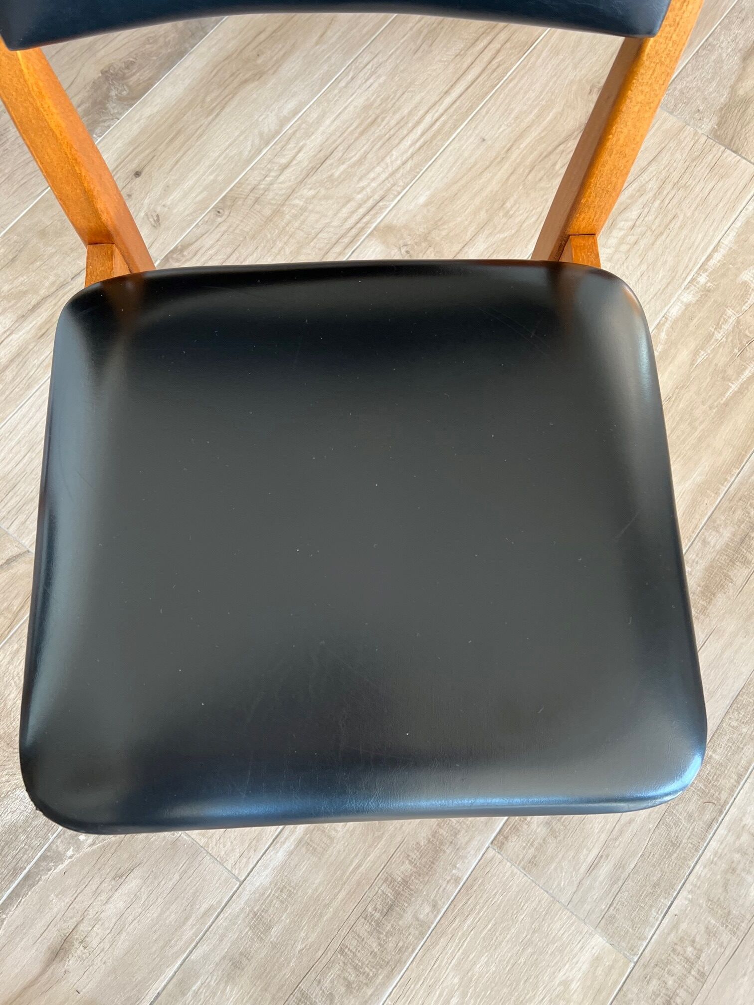 Set of 4 Scandinavian chairs