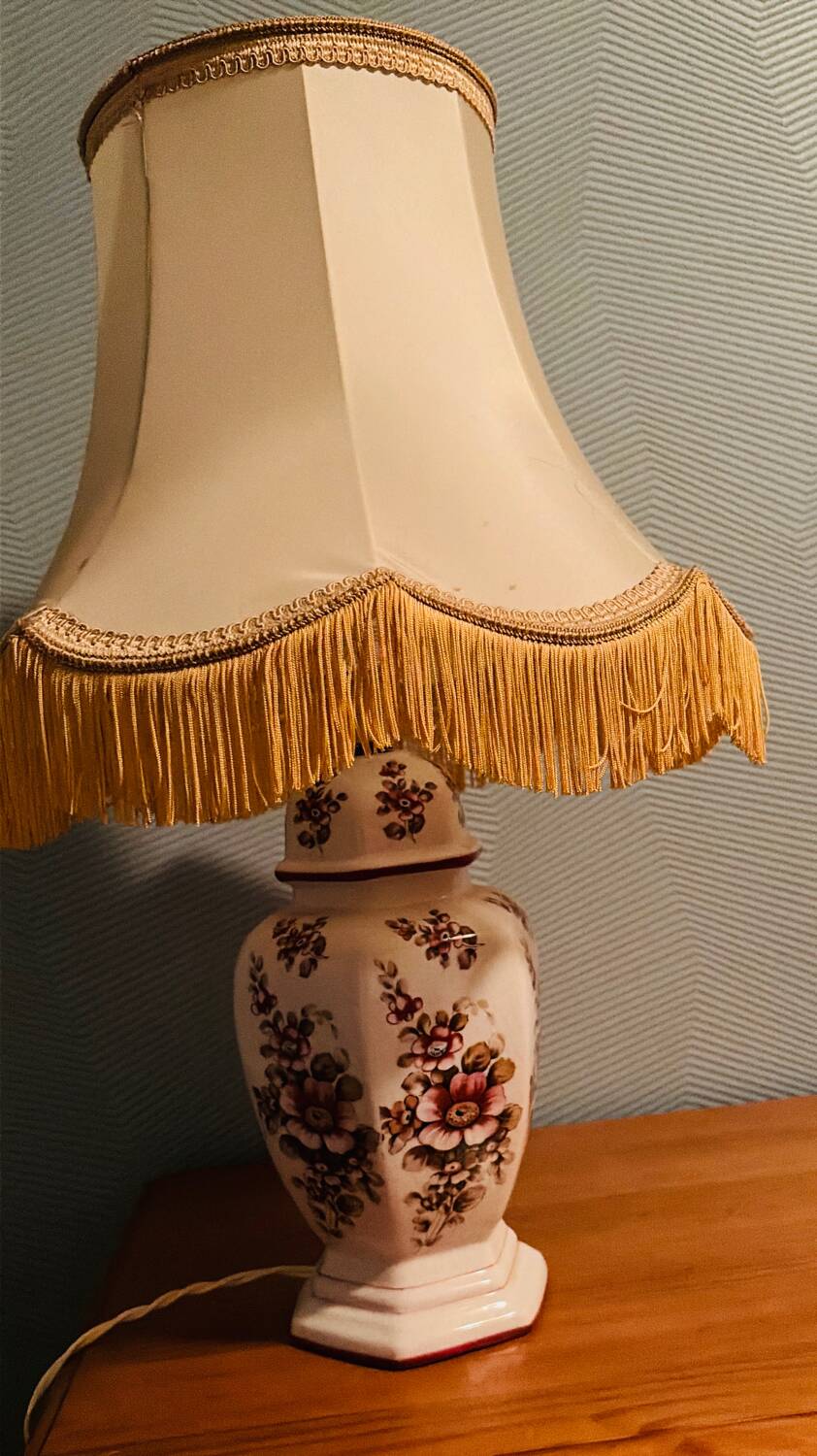 Antique lamp (1920s/30s) in Nancy porcelain, height 50 centimetres.