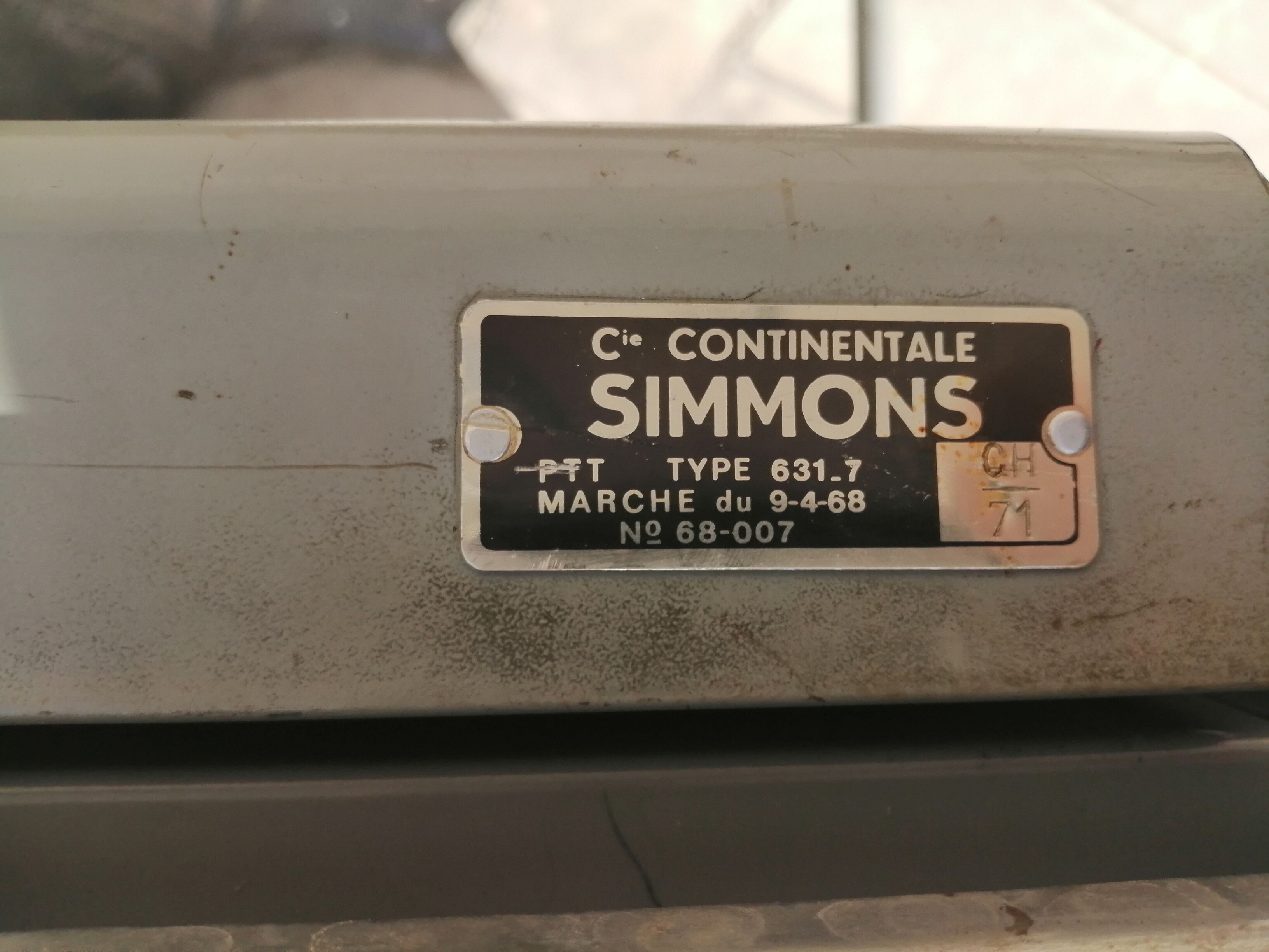 Former metal post desk "simmons"