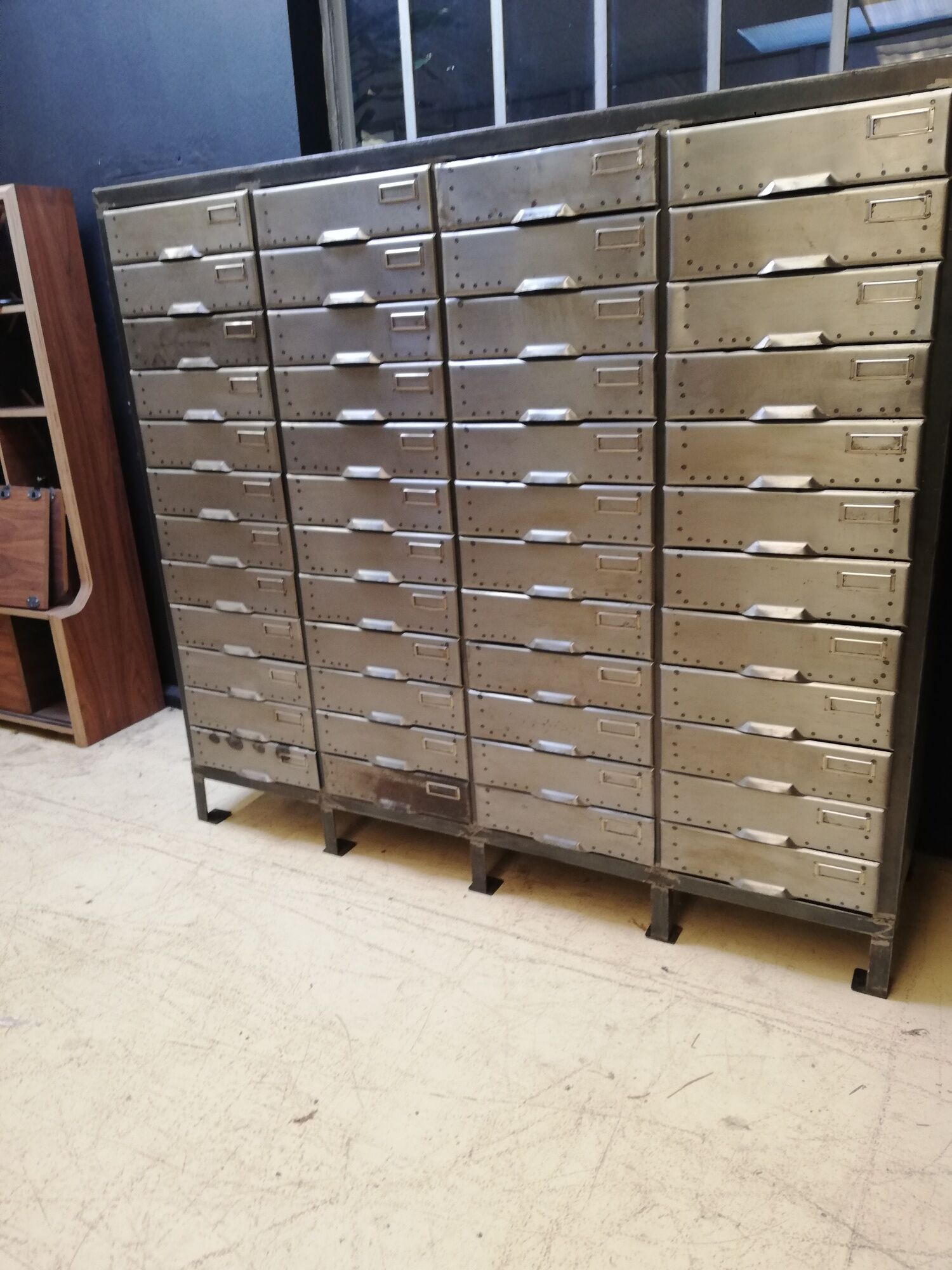 Industrial clamshell cabinet, metal lockers