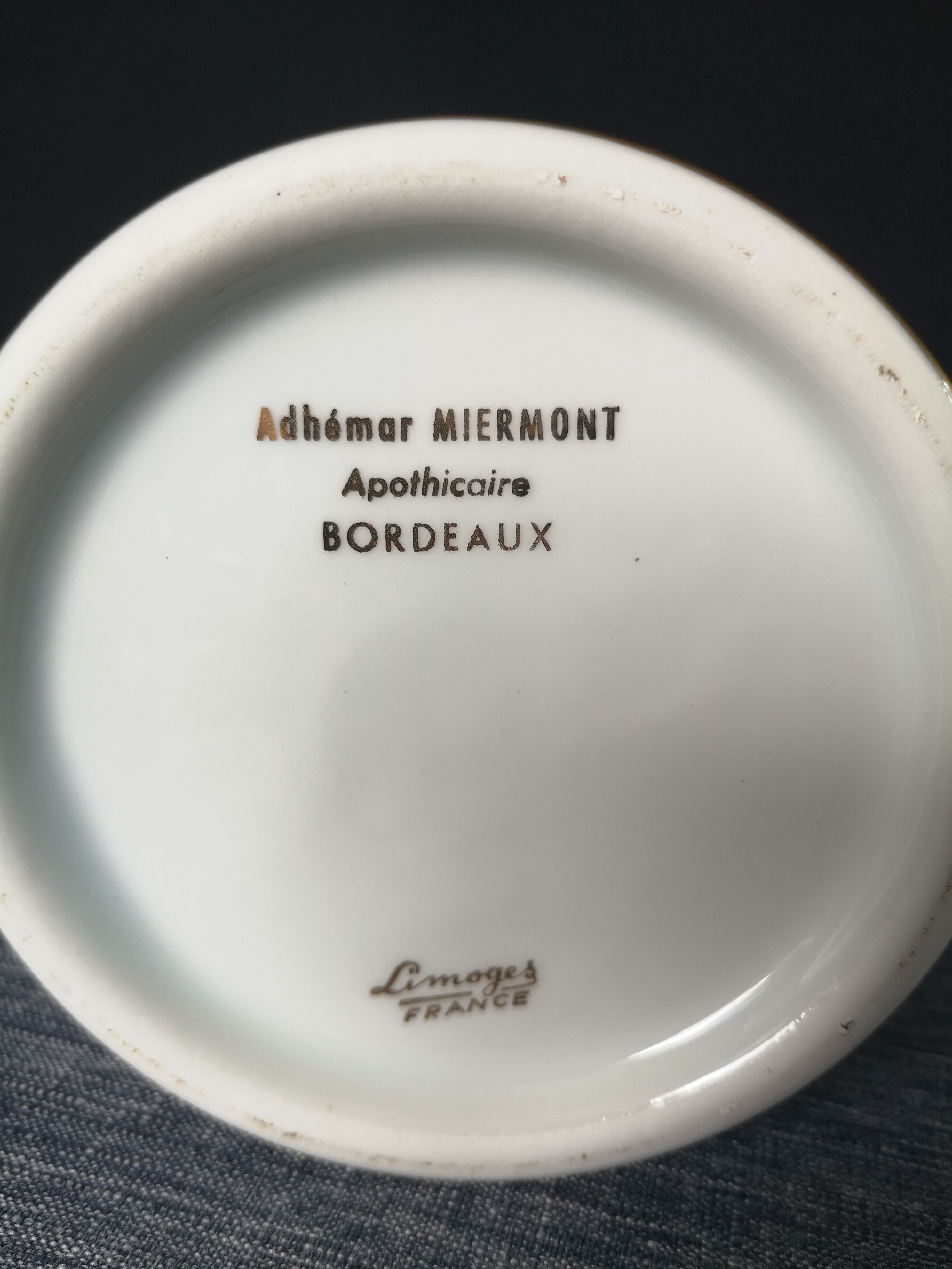 Pharmaceutical jar in limoges porcelain, "infernal stone"