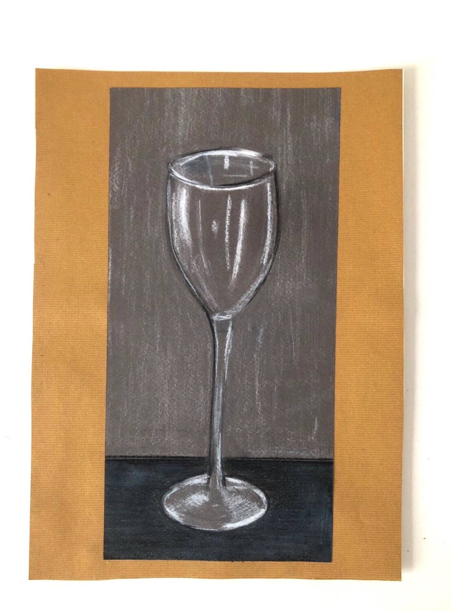 Illustration of a stemmed glass.