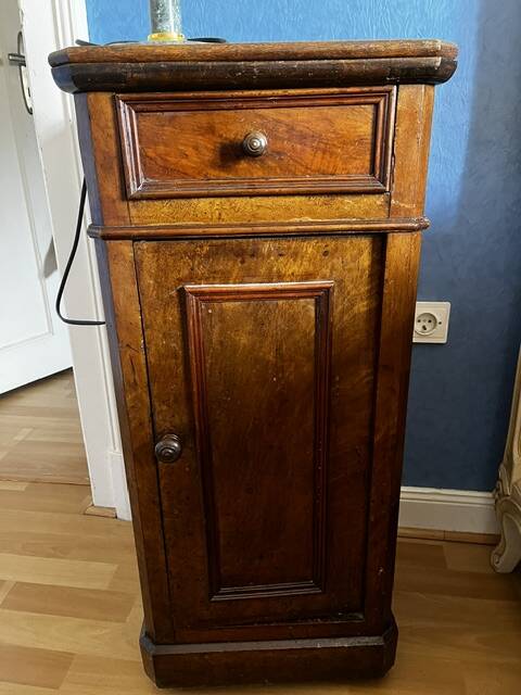 Walnut bedside table in Louis Philippe style