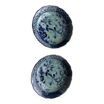 2 hollow Chinese plates