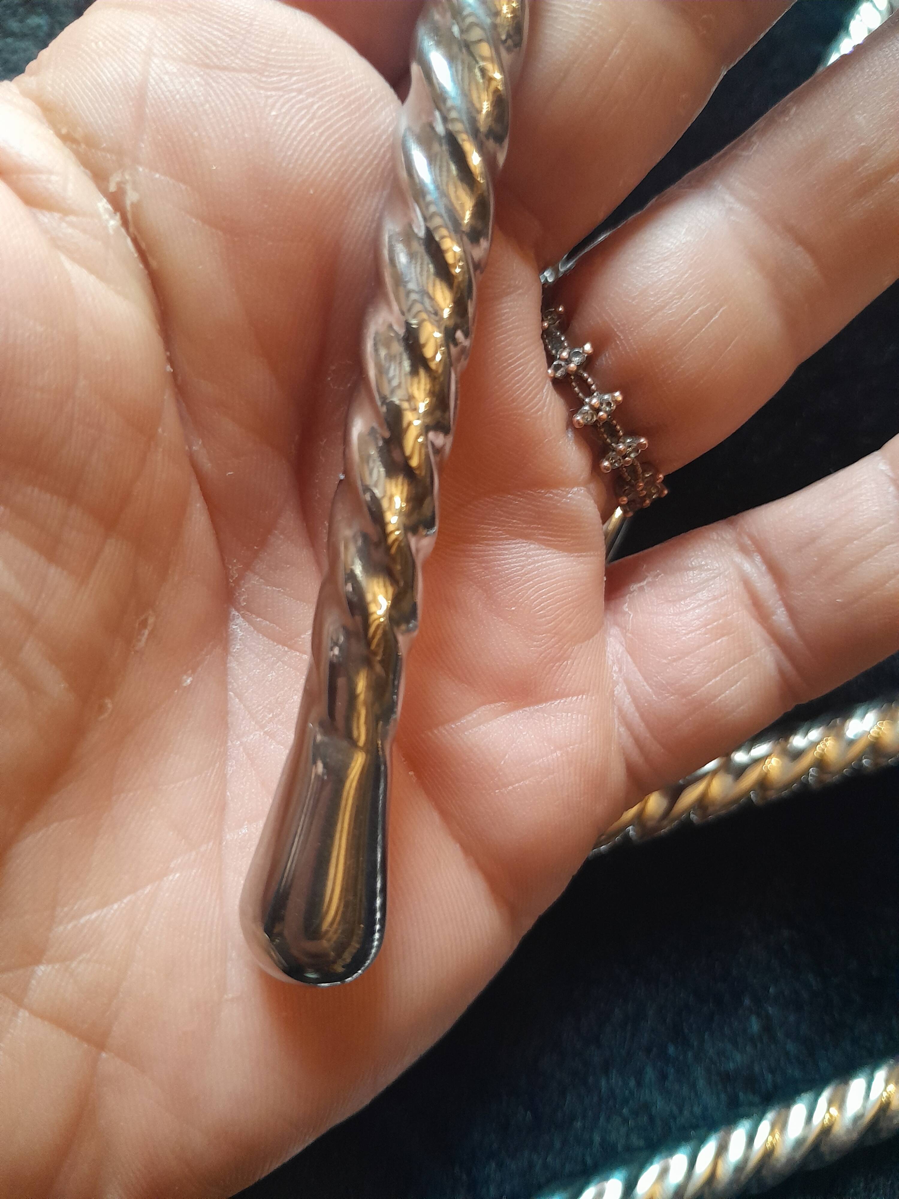 Twisted cutlery