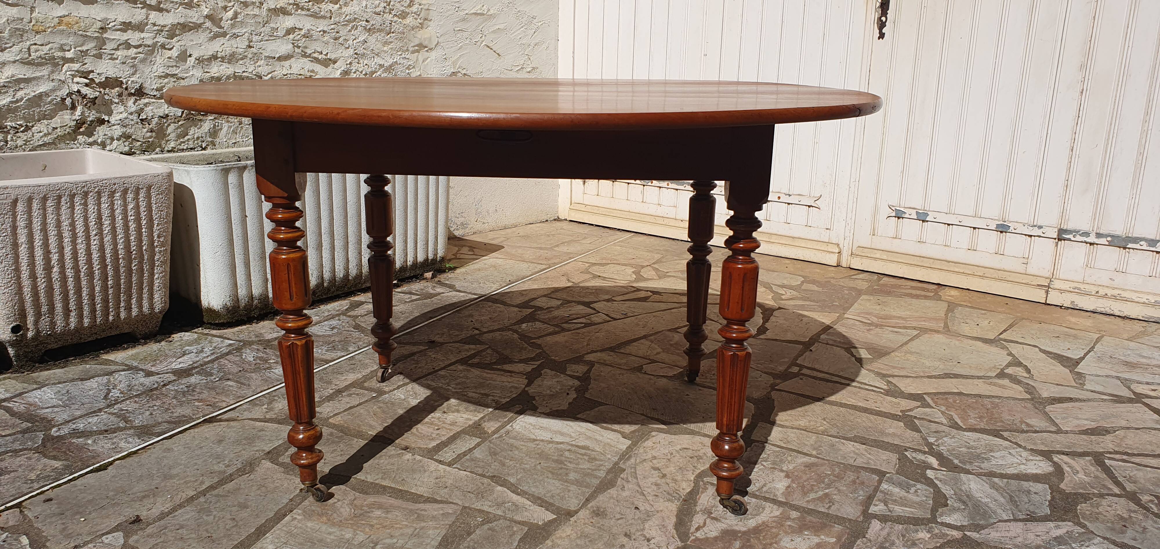 Round oval table with solid cherry leaves, 19th century