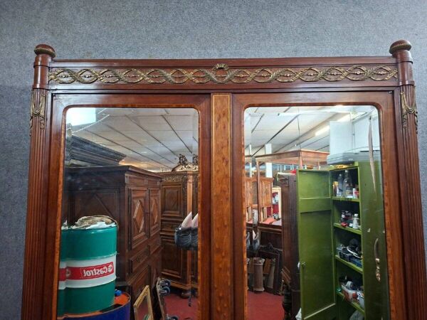 Armoire à glace en acajou et placage – Style Louis XVI – Époque fin XIXe si