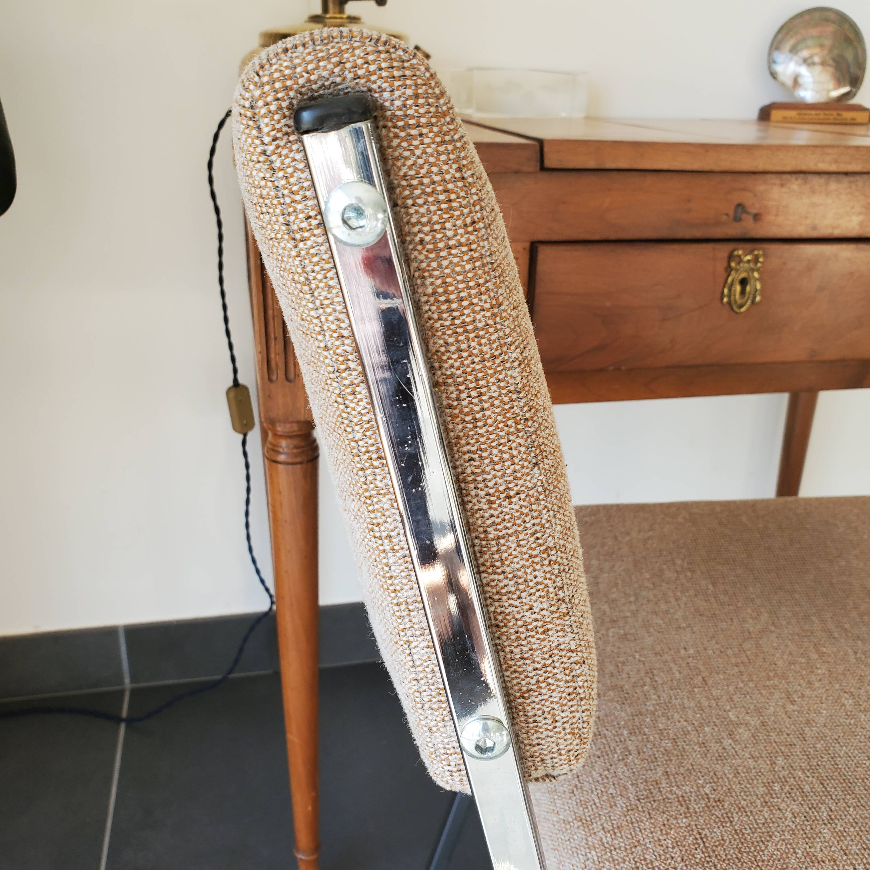 Chaise inclinée métal et assise tissu