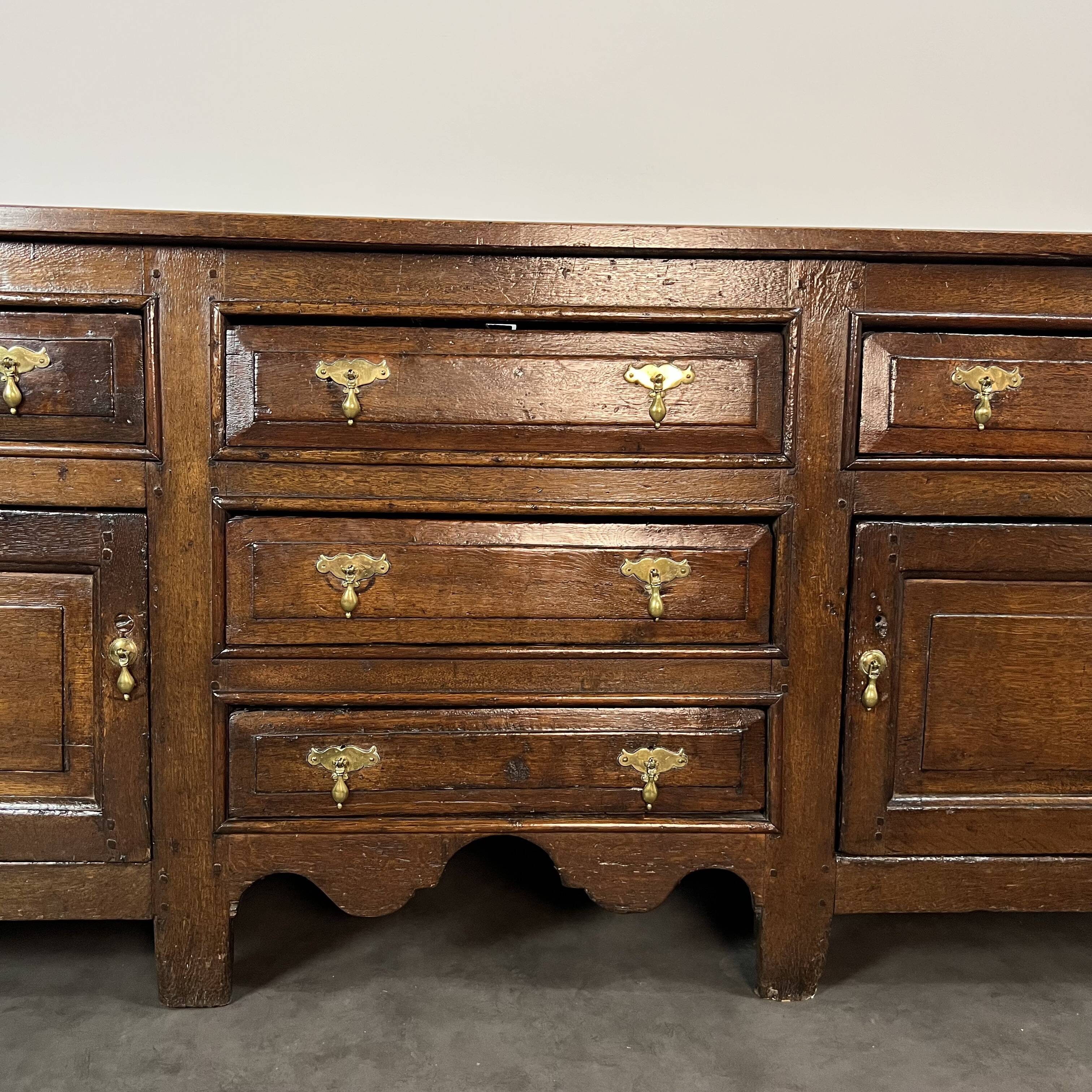 Large English sideboard, dresser, solid oak buffet George II 18th century.