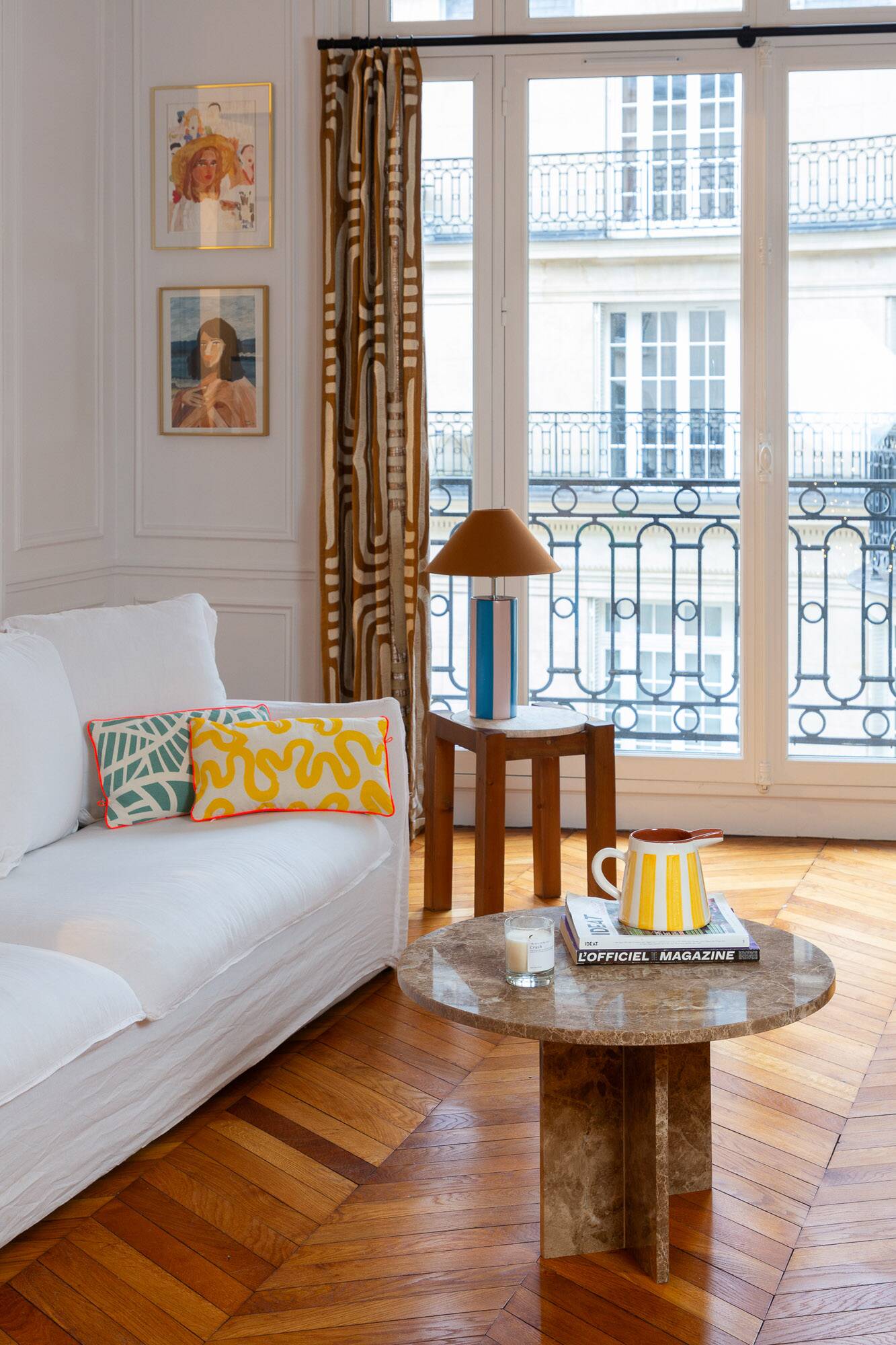 Round table in beige marble