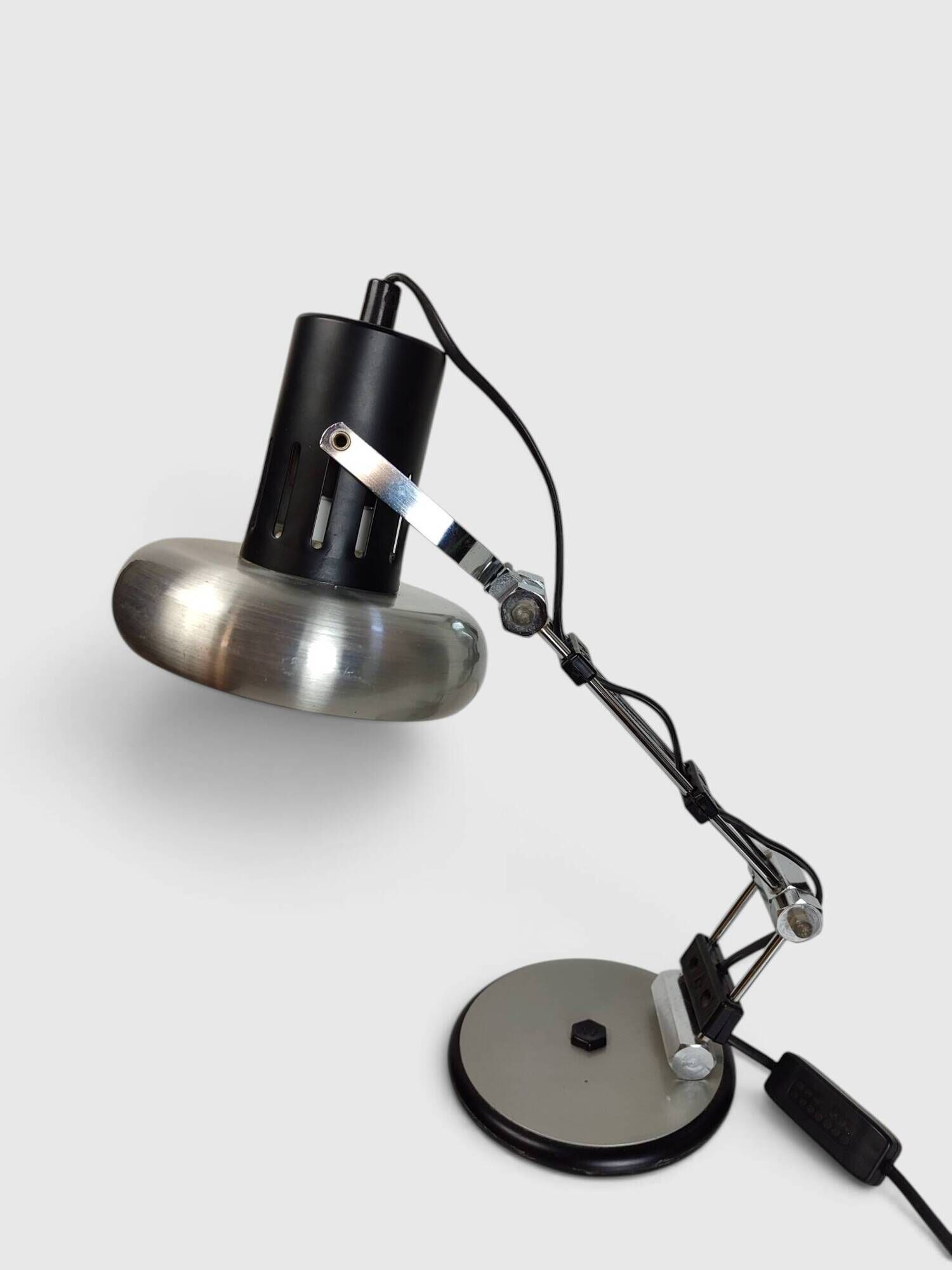 Modernist articulated desk lamp