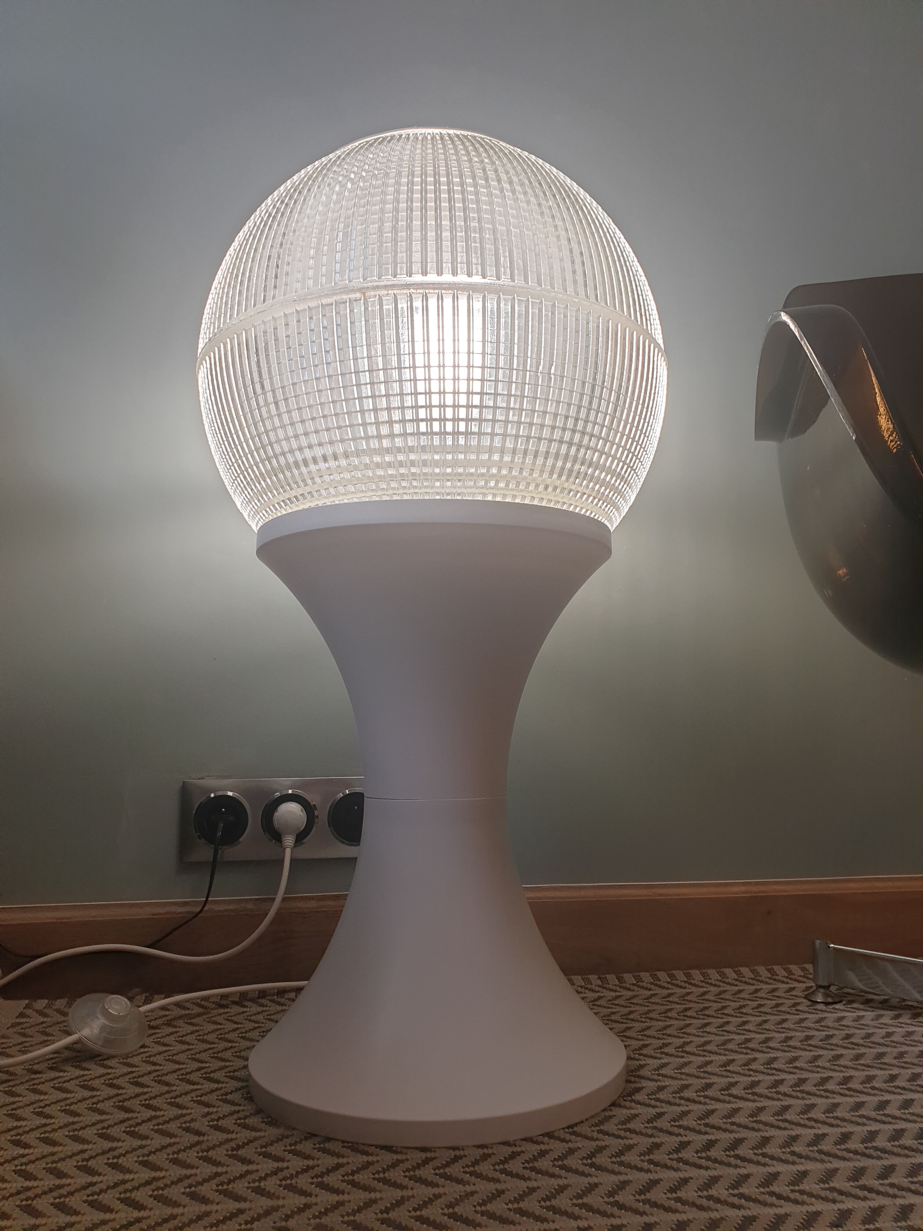 Holophane tulip-shaped floor lamp, 1970