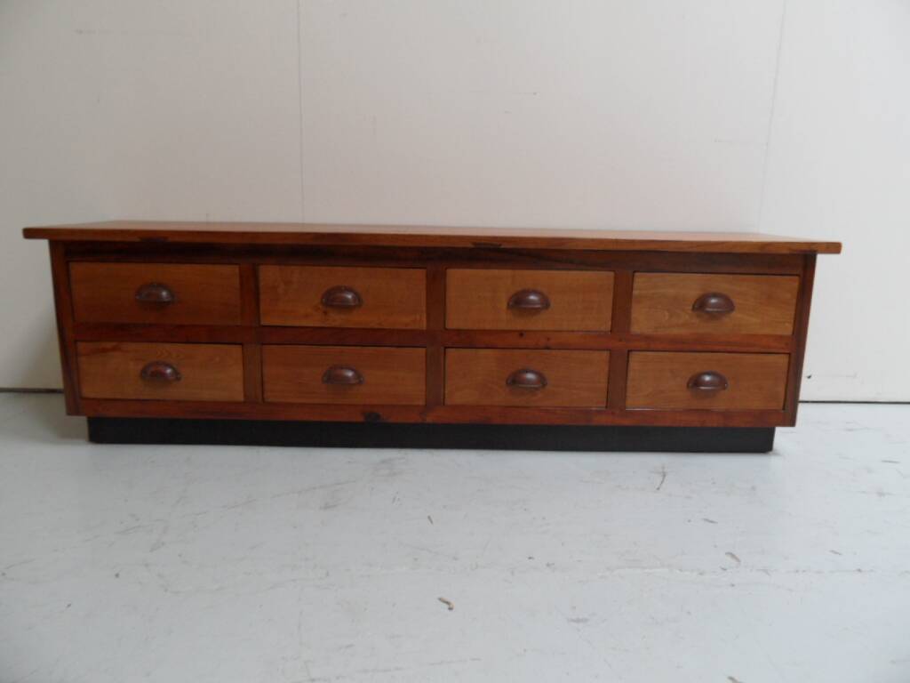 Buffet vintage avec tiroirs