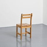 Suite de quatre chaises en pin, travail français, circa 1970