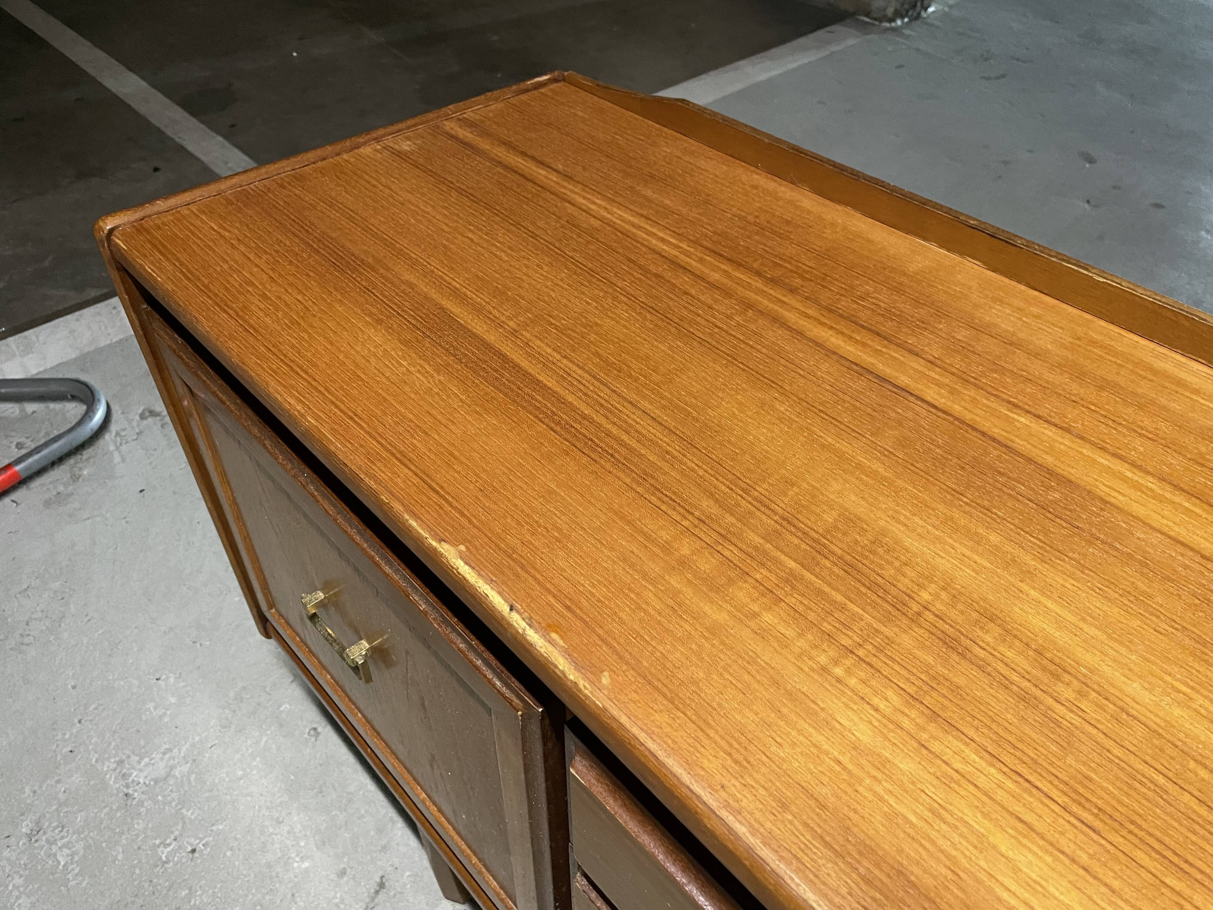 Teak enfilade from the 1970s by the English brand William Laurence.