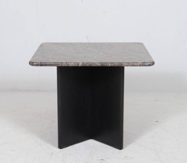 Table basse en granit et bois, Italie, années 1980.