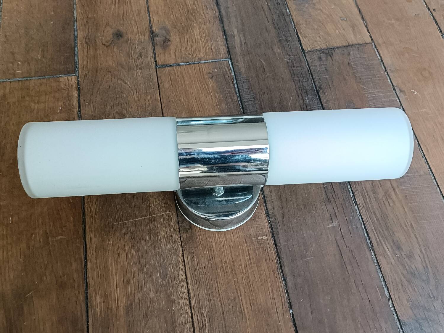 Wall light with opaque glass