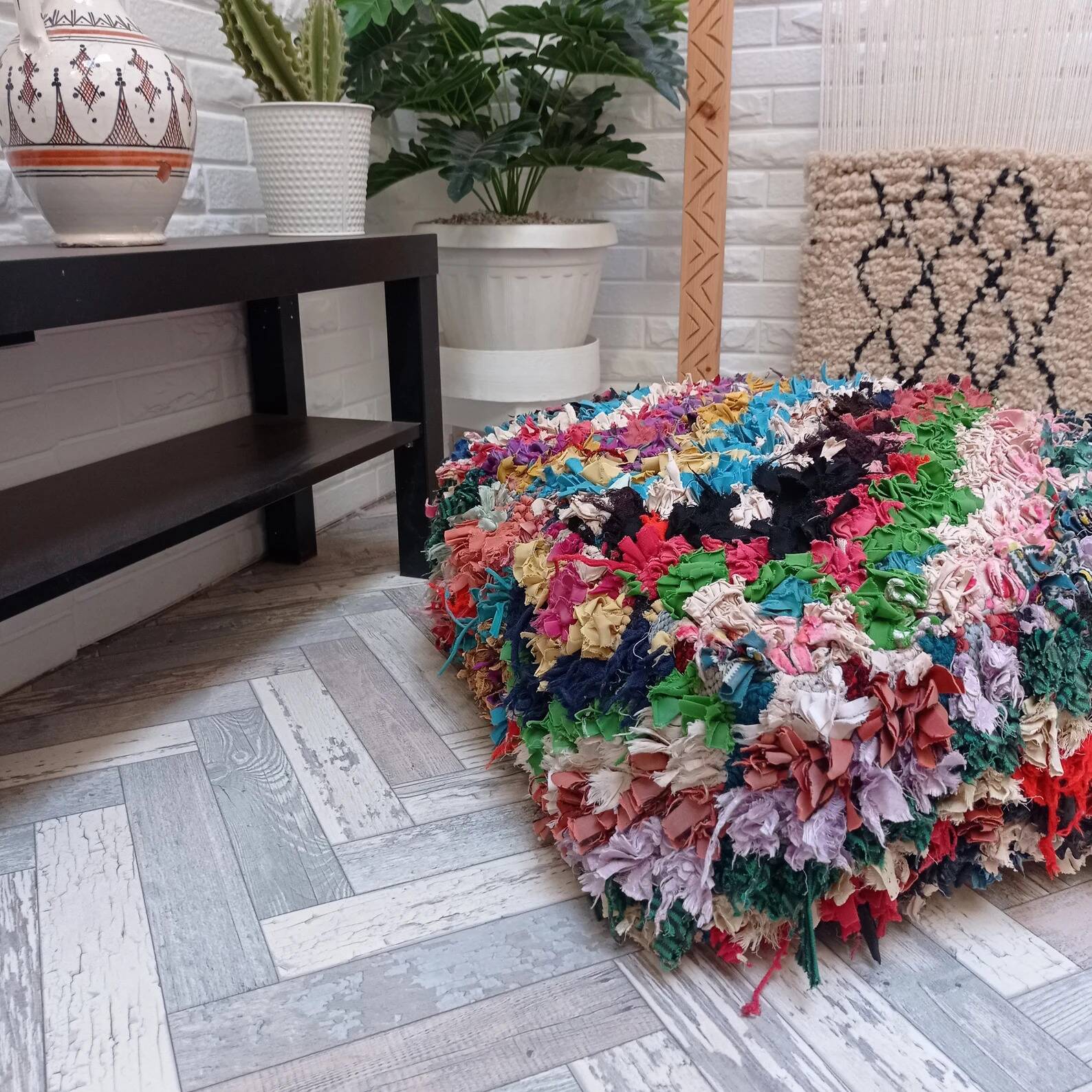 Handmade Berber pouf in wool 60 X 60 X 20 CM
