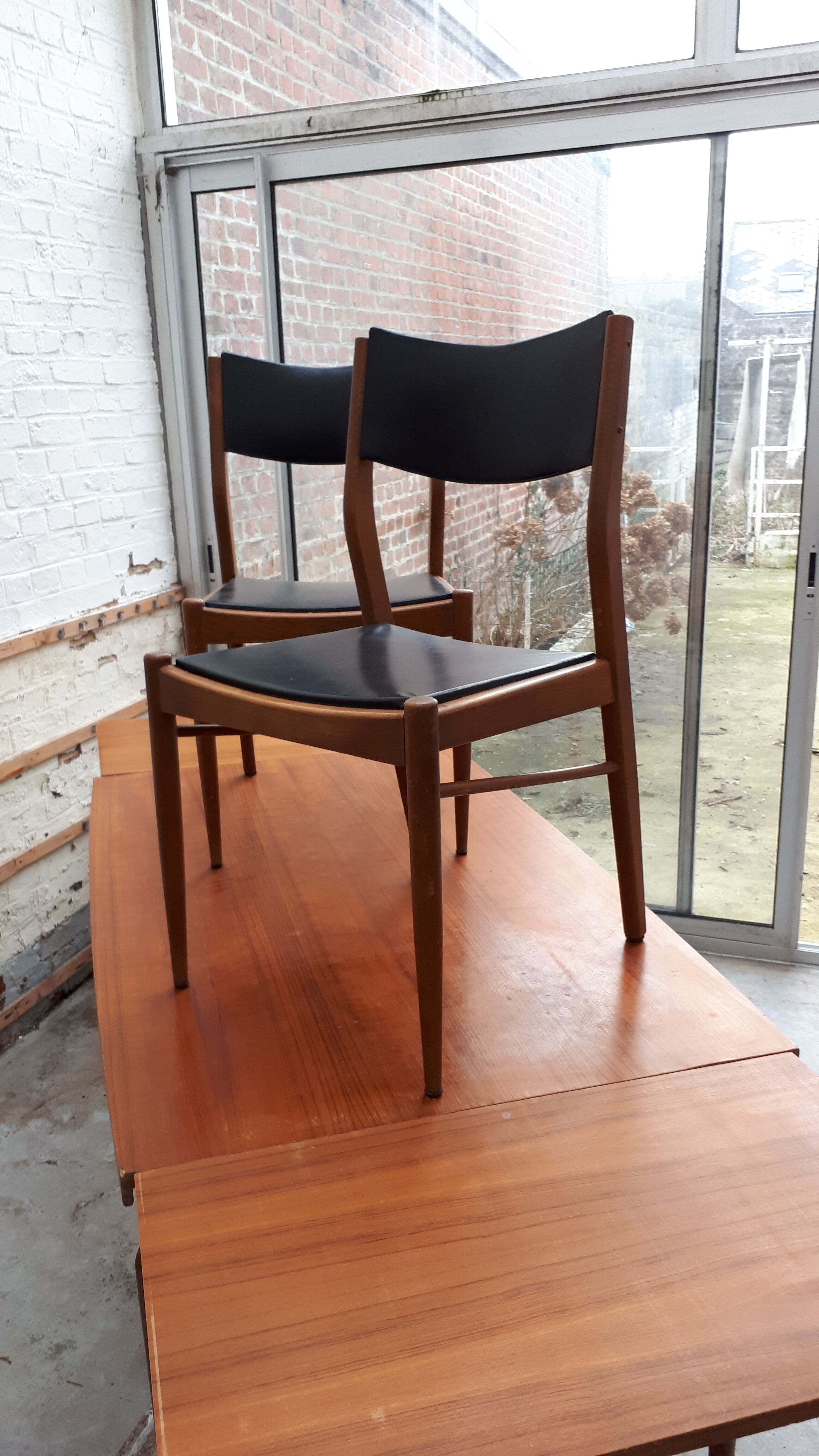 Lot of 6 Scandinavian chairs