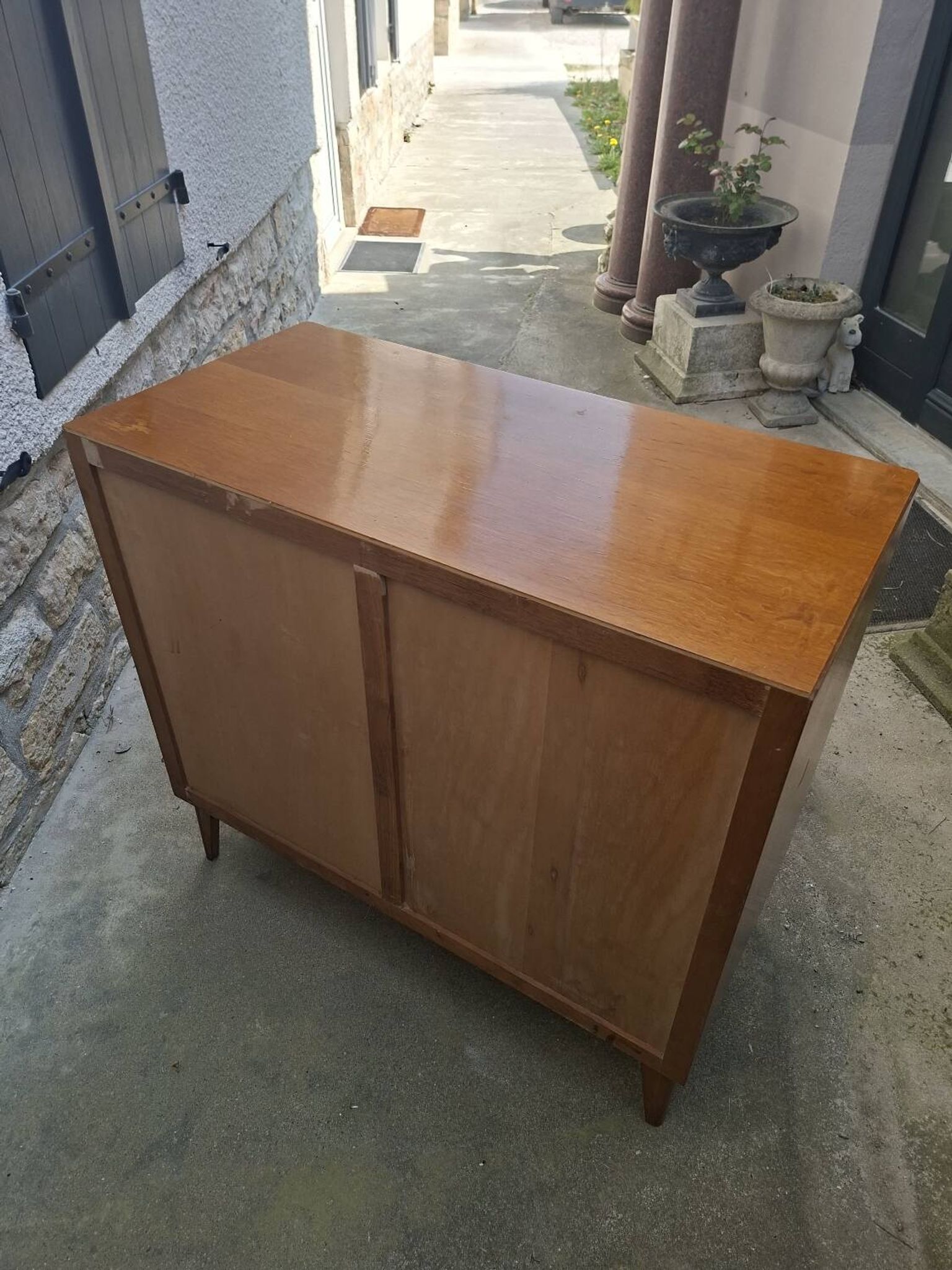 Vintage chest of drawers with tapered legs, 1950s design, 4 drawers.