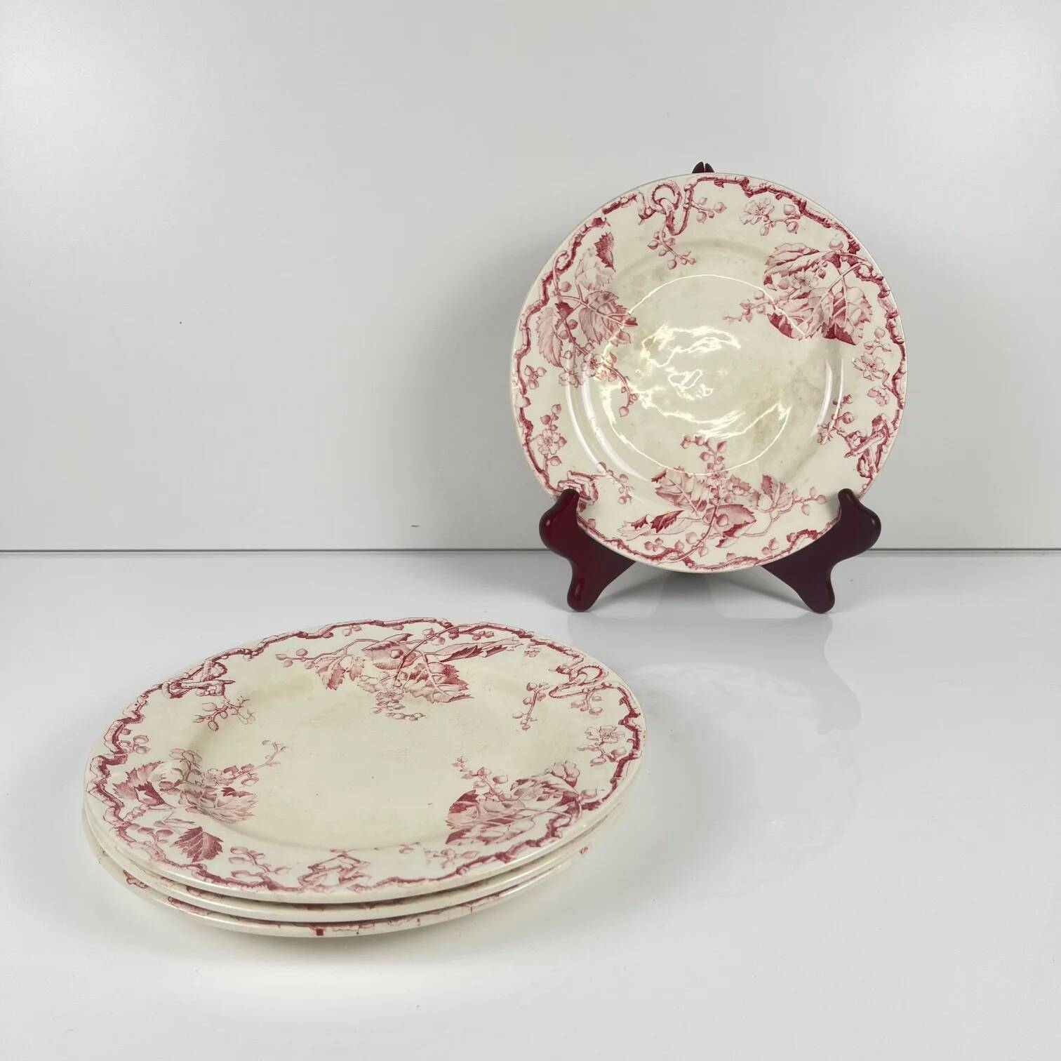 Set of 4 flat plates KG Lunéville Terre de fer, "Fontainebleau", pink, 19th century