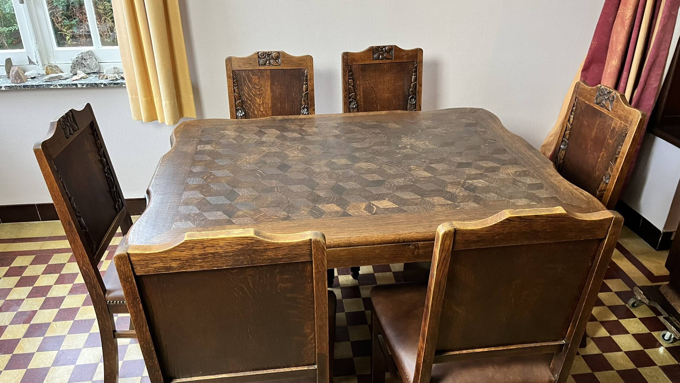 Art Deco extendable oak table with marquetry + 6 chairs – 1920s