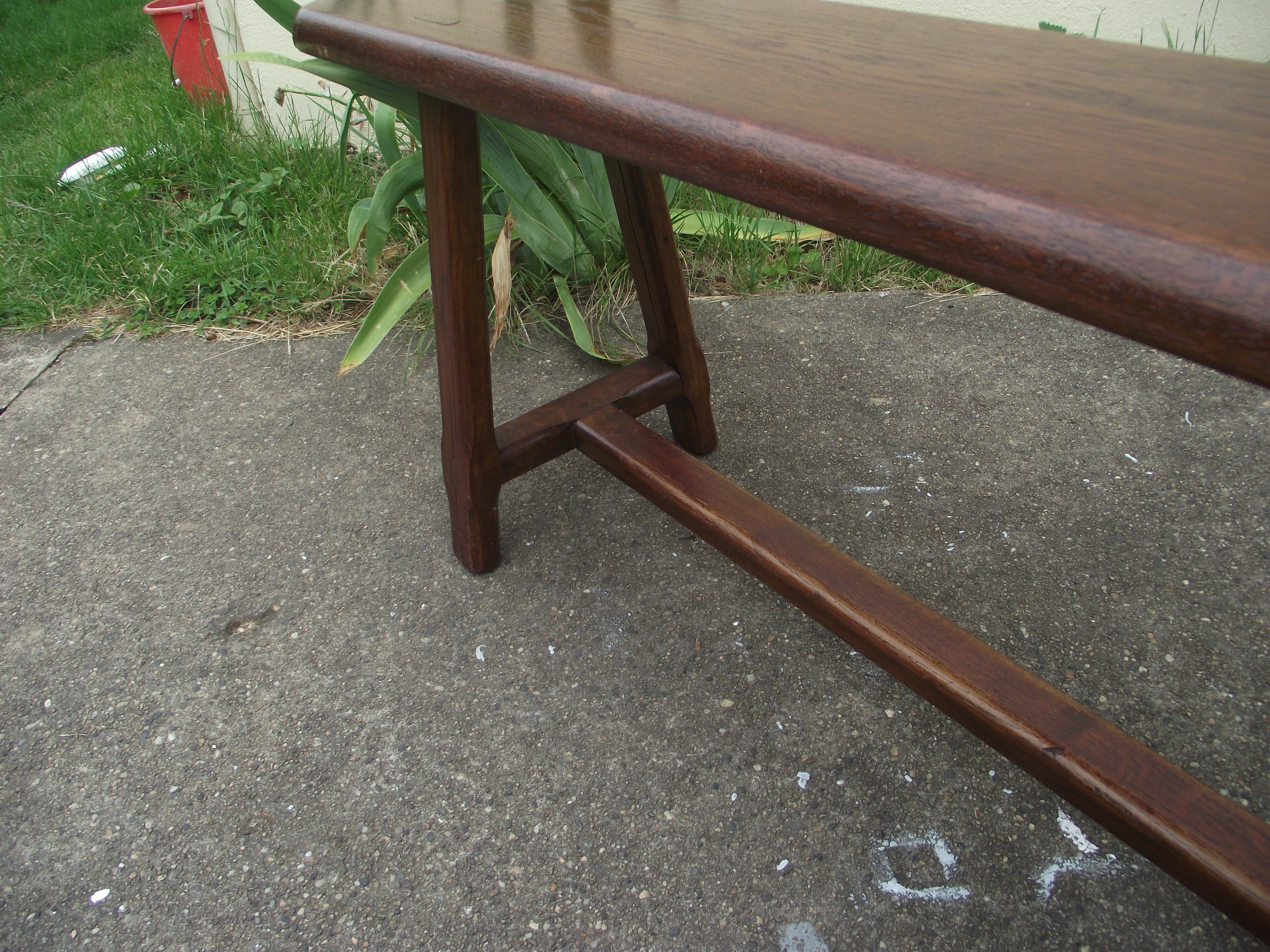 Bench in massive channel