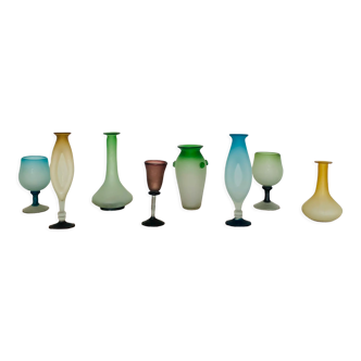 Ensemble de 8 vases, coupes, en pâte de verre