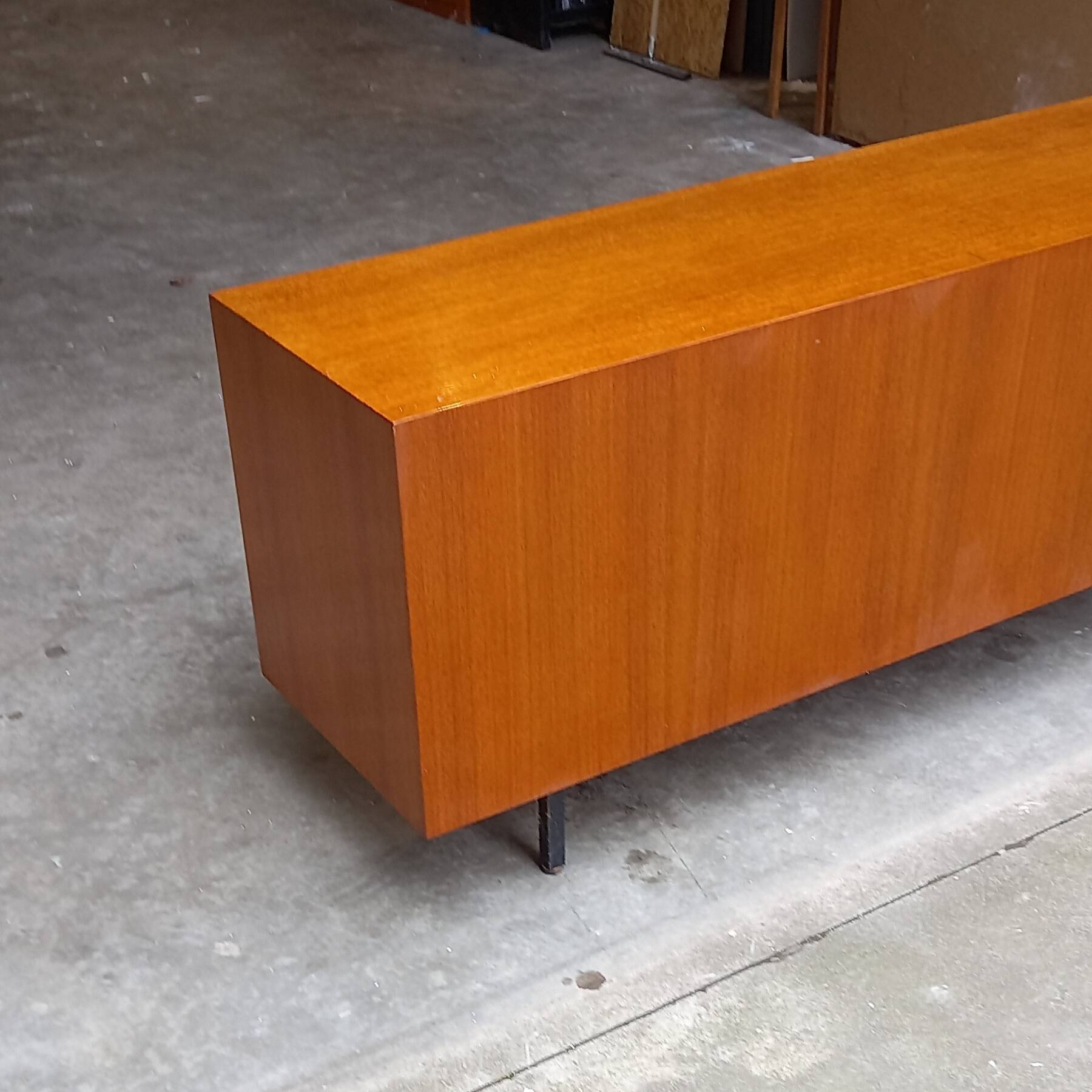 Florence Knoll sideboard in walnut 1960's