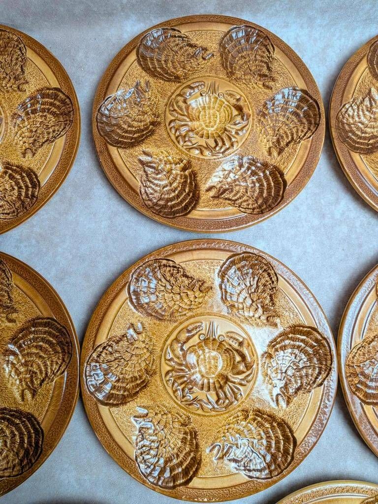 Set of 8 vintage oyster plates in majolica – Ateliers du Revernay