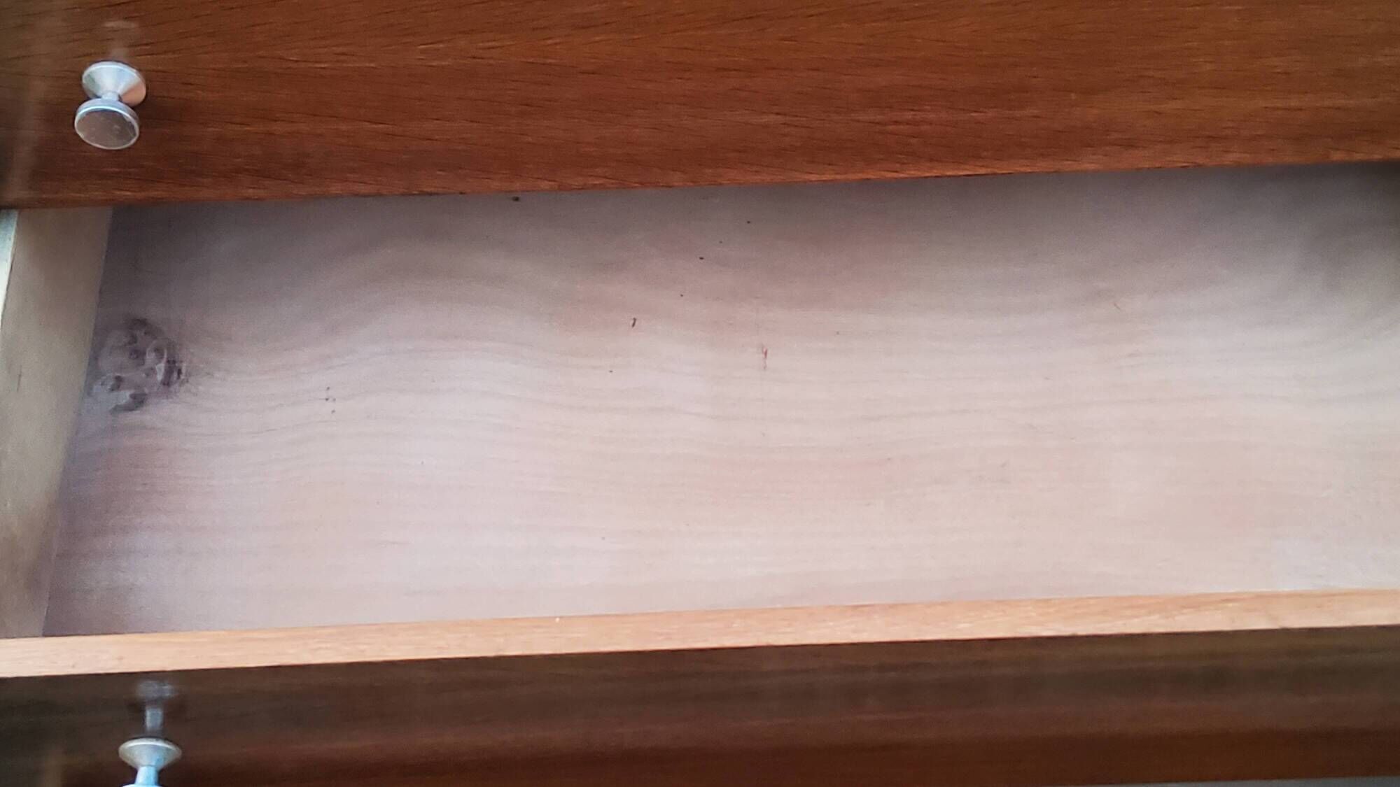 Vintage golden oak chest of drawers with 4 spindle feet from the 1950s