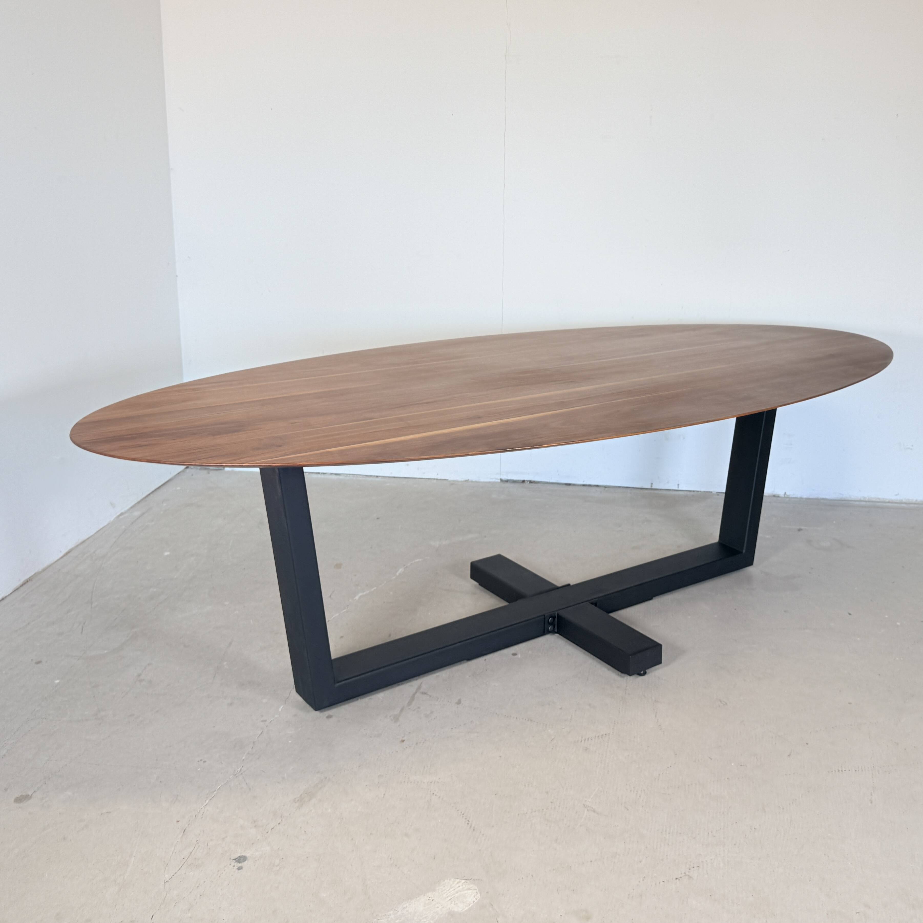 Table à manger ovale en noyer massif 260x120 - Bert Plantagie