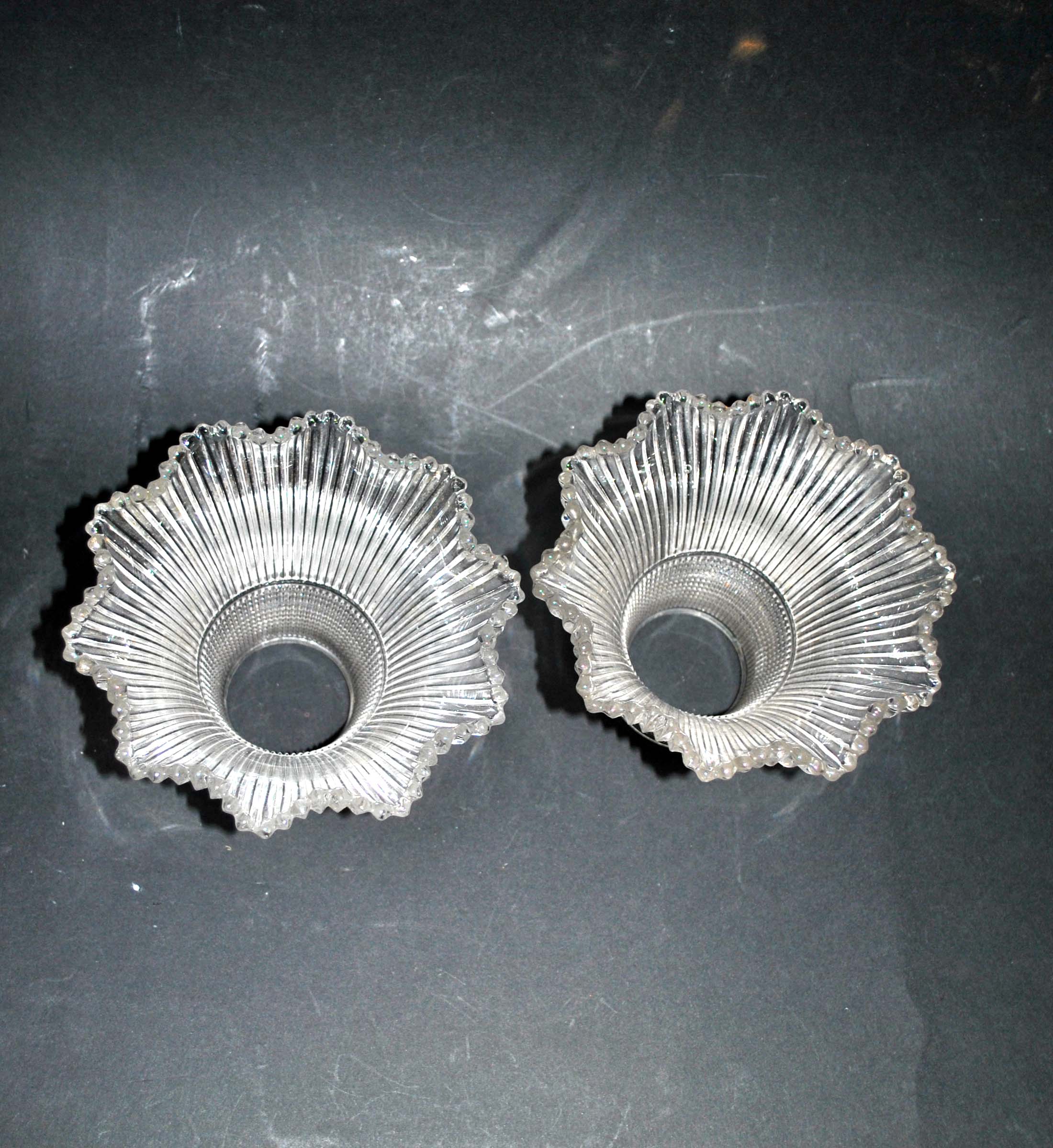 Set of 2 glasses of lamps