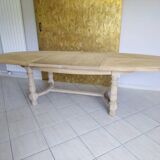 Extendable oval table in renovated solid oak