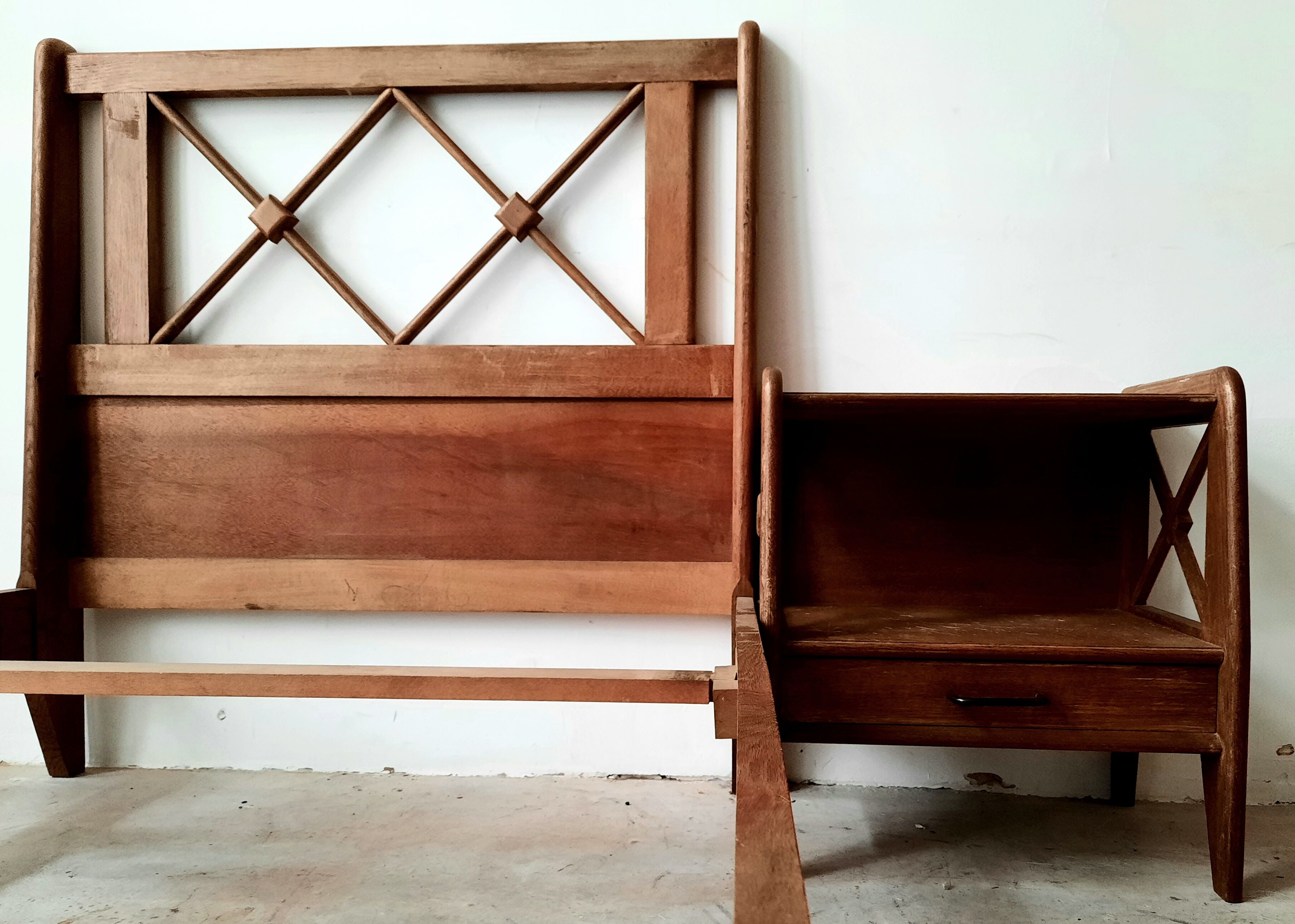 Oak bedside table made by Ateliers Saint Sabin