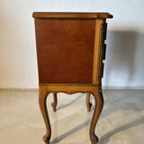 Chevet ou chiffonnier de style Louis XV – 3 tiroirs sculptés
