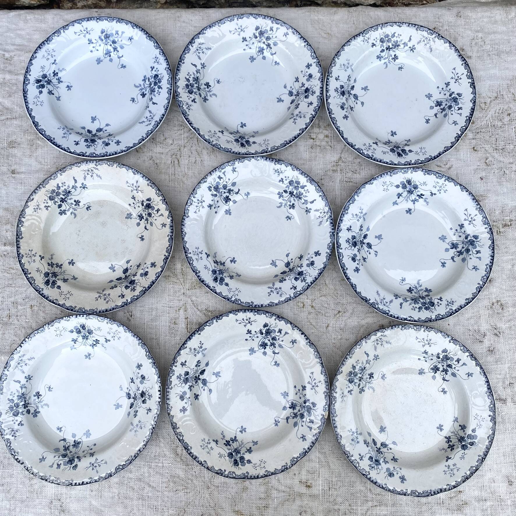 Assiettes creuses en terre de fer Emile Bourgeois Paris