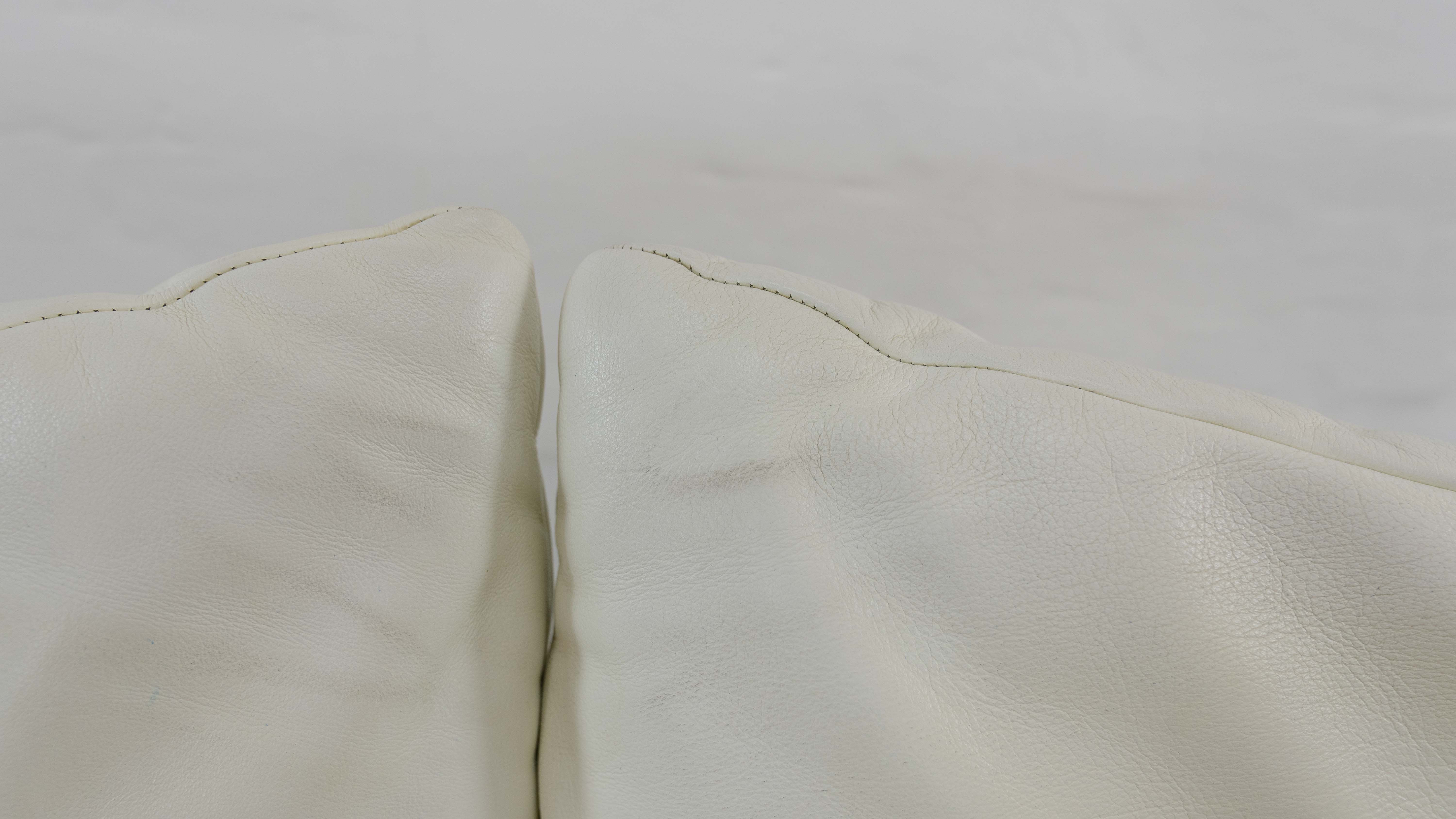 Maralunga 2-seater sofa in white leather by Vico Magistretti for Cassina