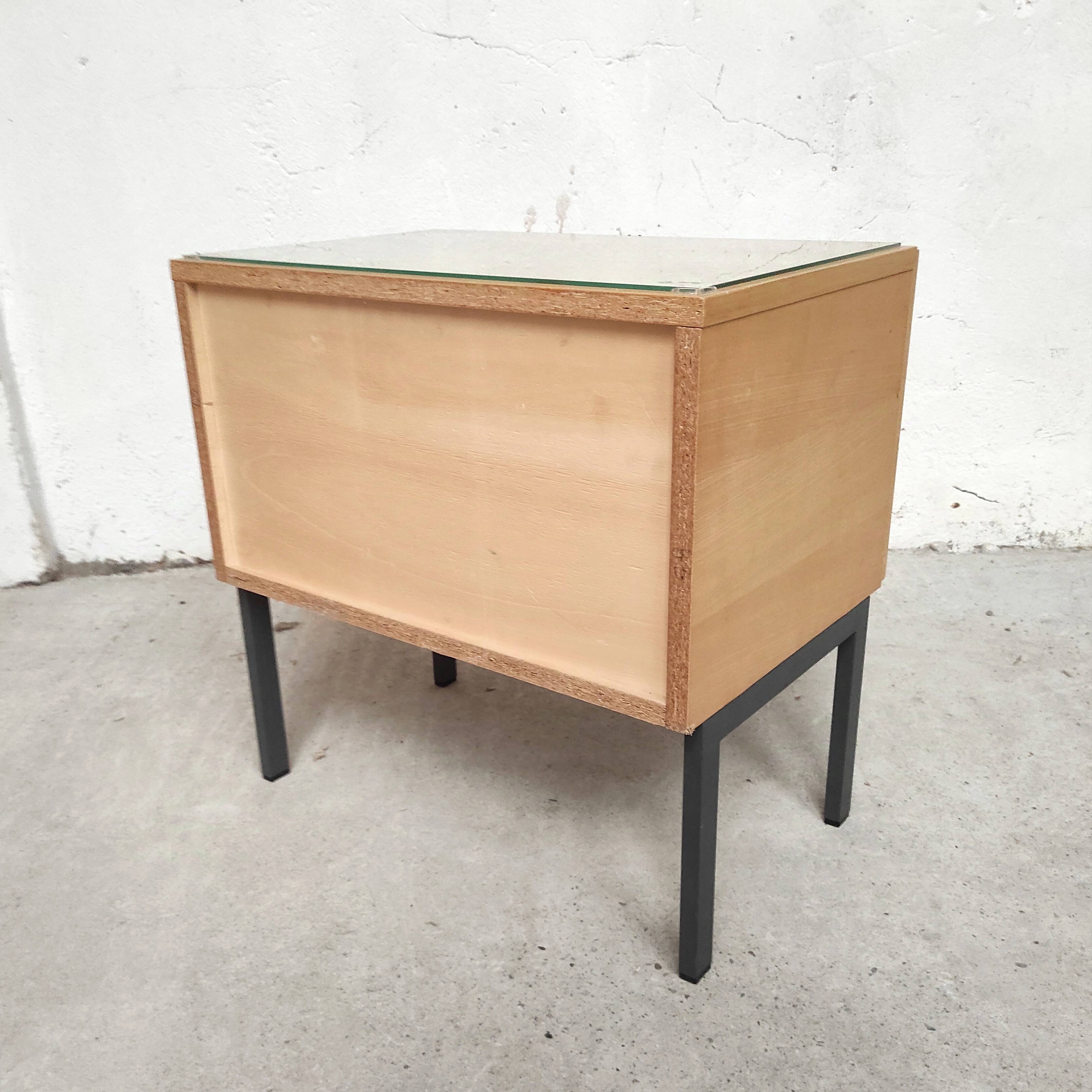 Petit meuble blond chevet, 1960