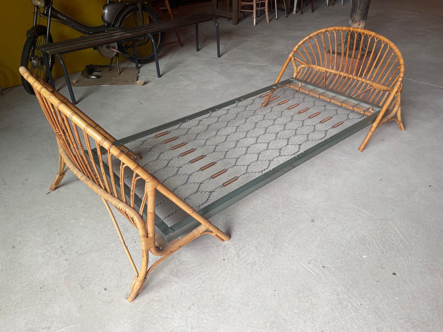 Rattan basket bed
