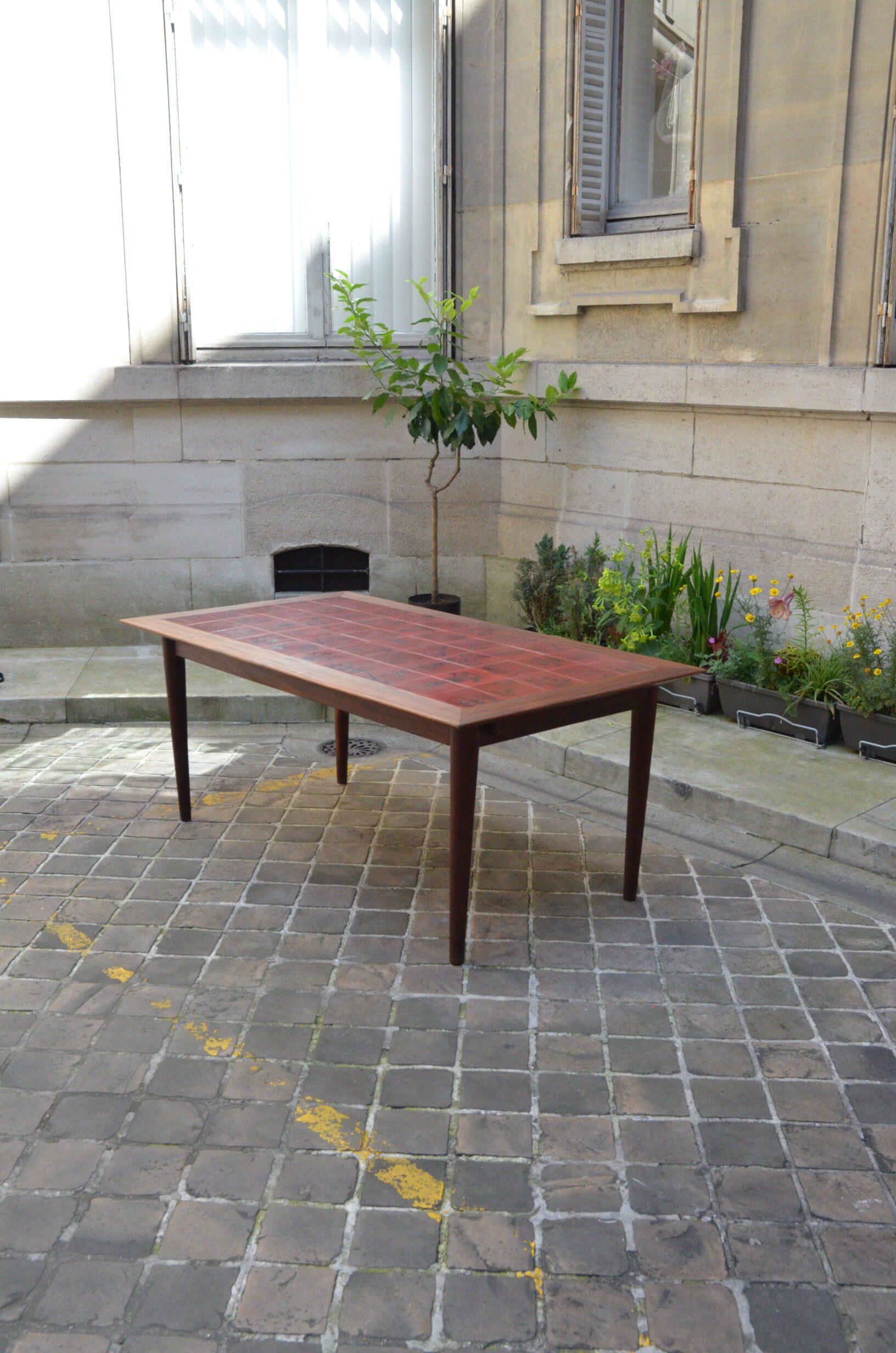 Dining table in wood and ceramic